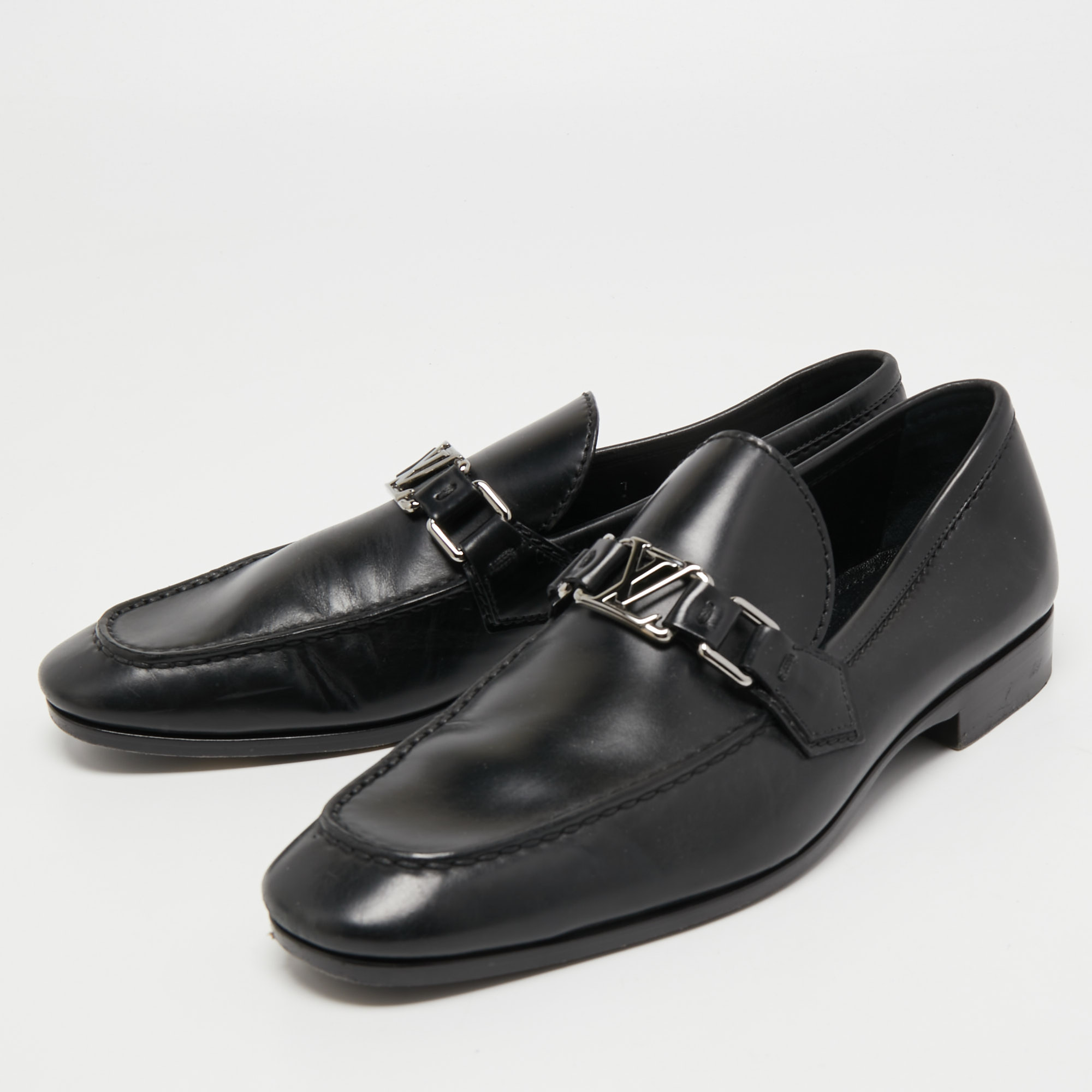 

Louis Vuitton Black Leather Hockenheim Loafers Size
