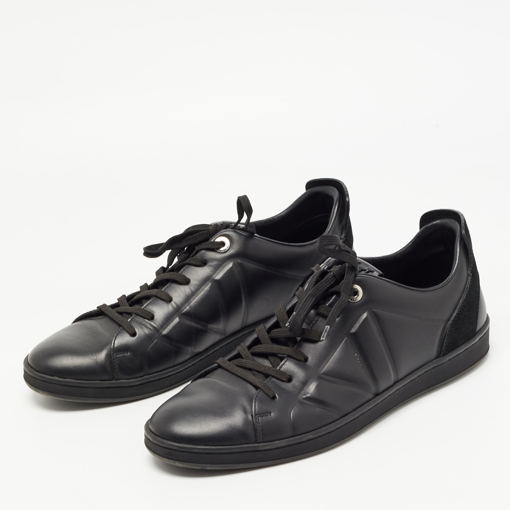 

Louis Vuitton Black Leather Low Top Sneakers Size