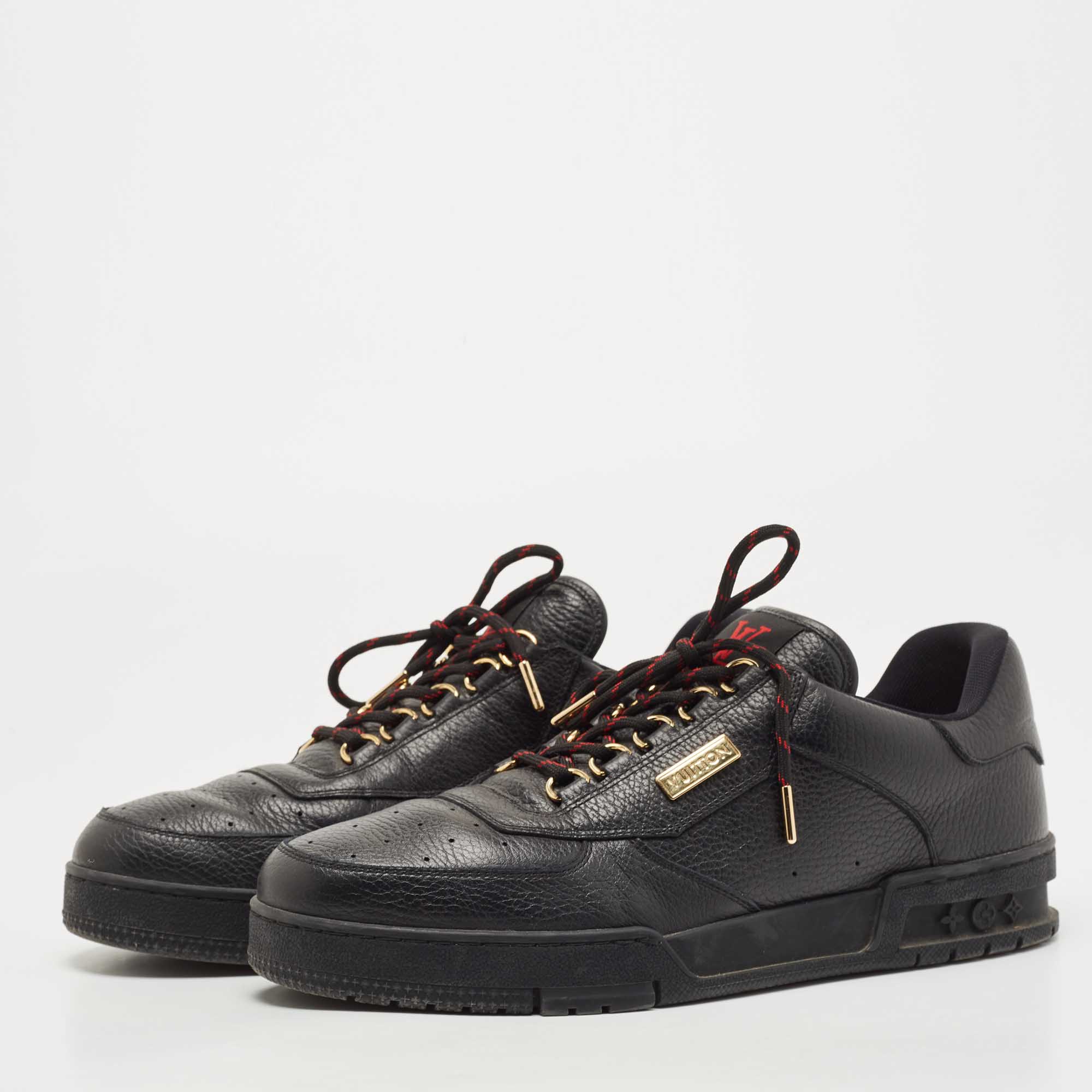 

Louis Vuitton Black Leather Low Top Sneakers Size