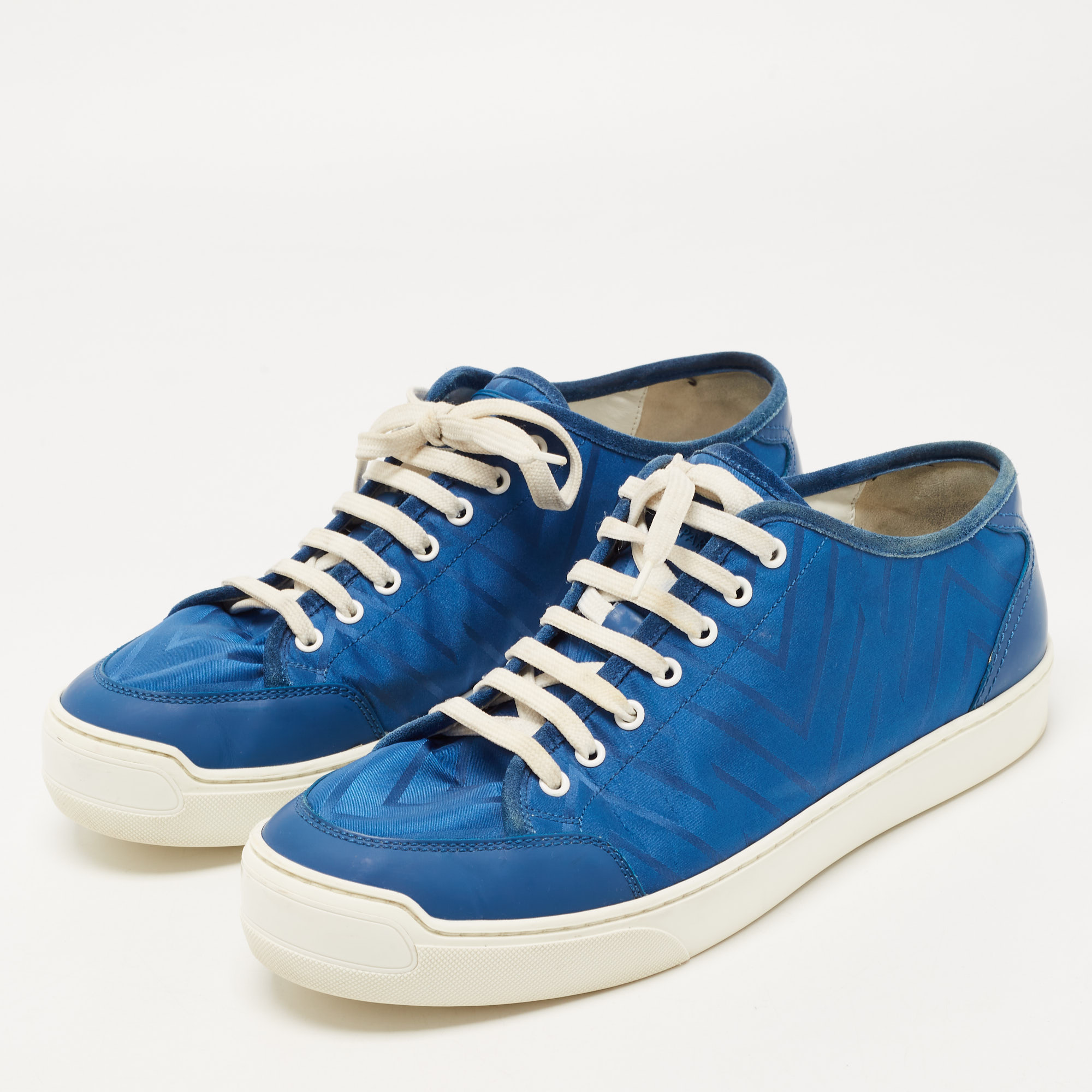 

Louis Vuitton Blue Fabric and Leather Low Top Sneakers Size