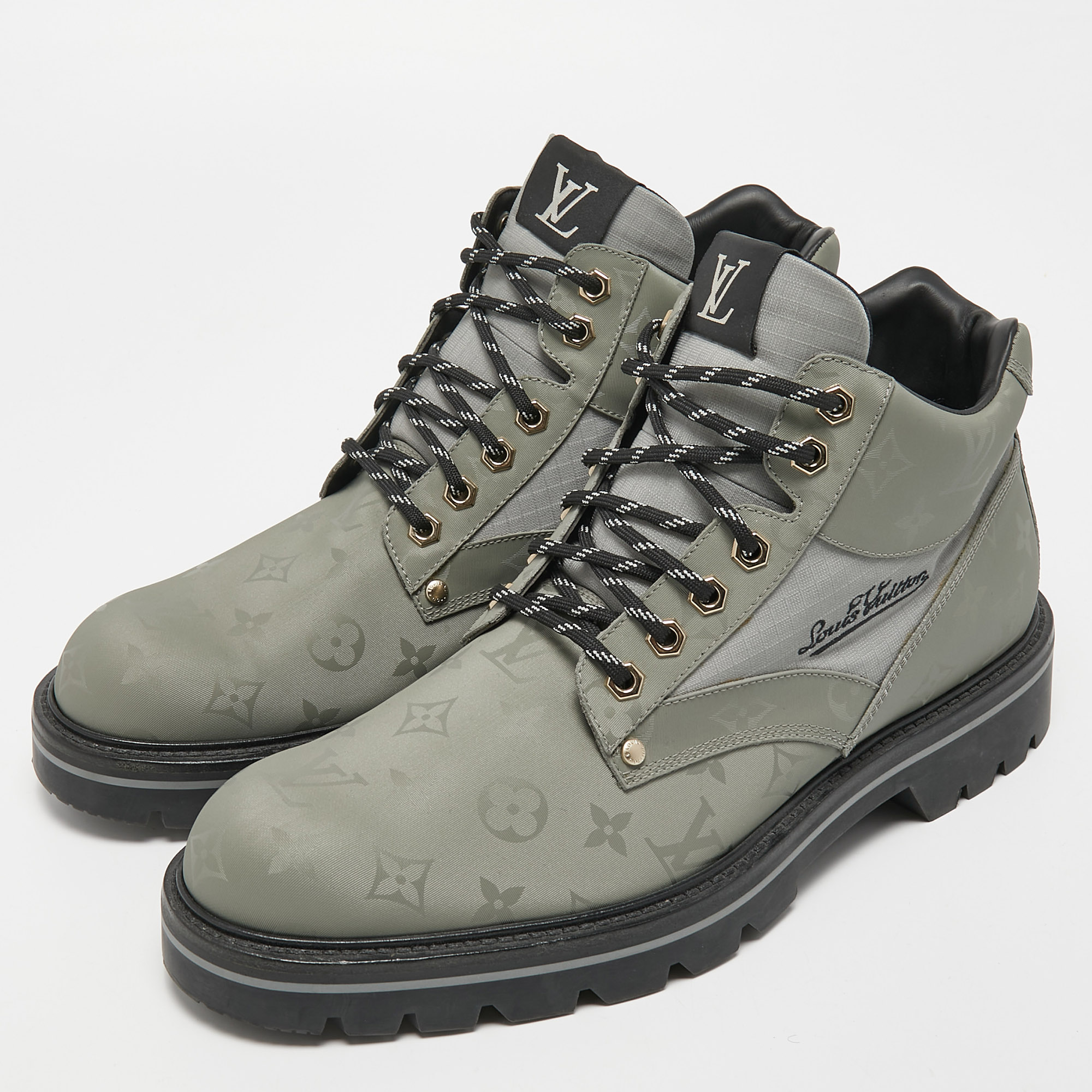 

Louis Vuitton Green Canvas Lace Up Sneakers Size, Grey