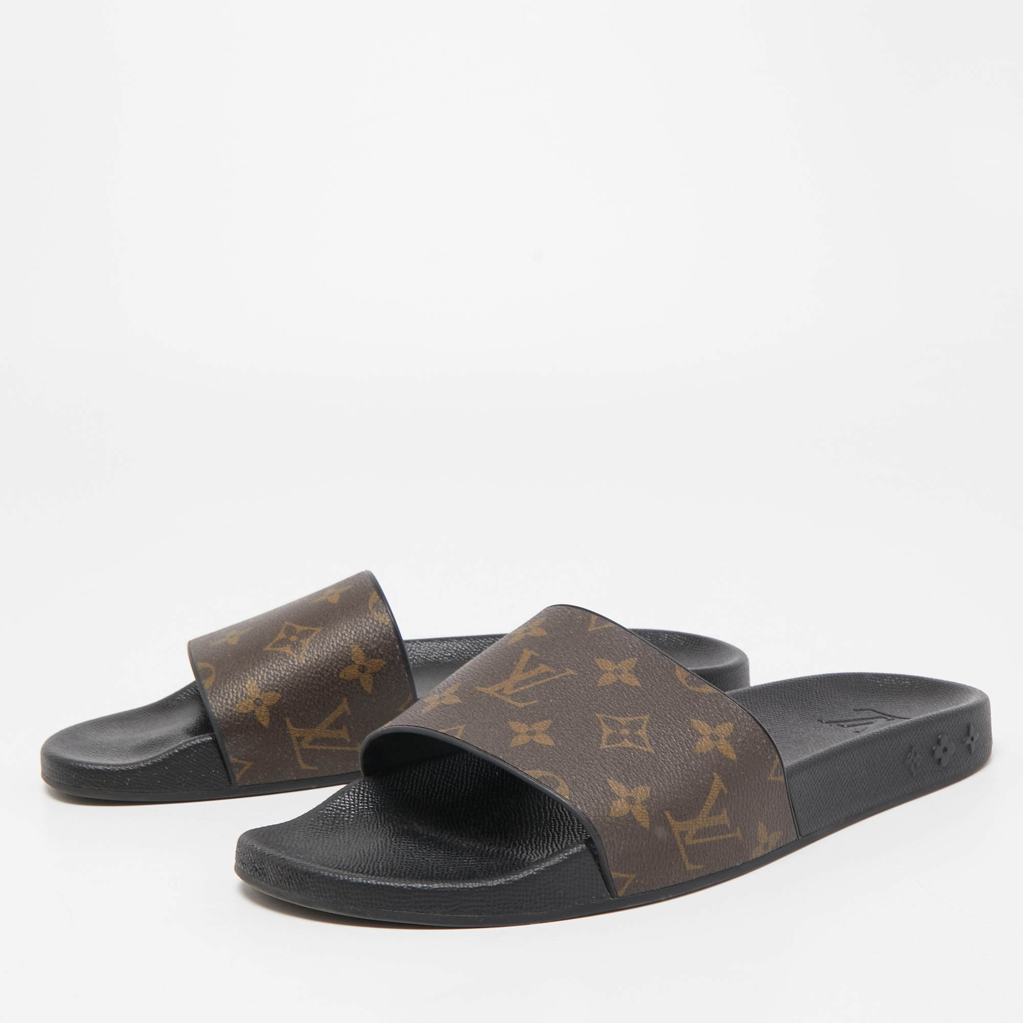 

Louis Vuitton Brown Monogram Canvas Waterfront Flat Slides Size