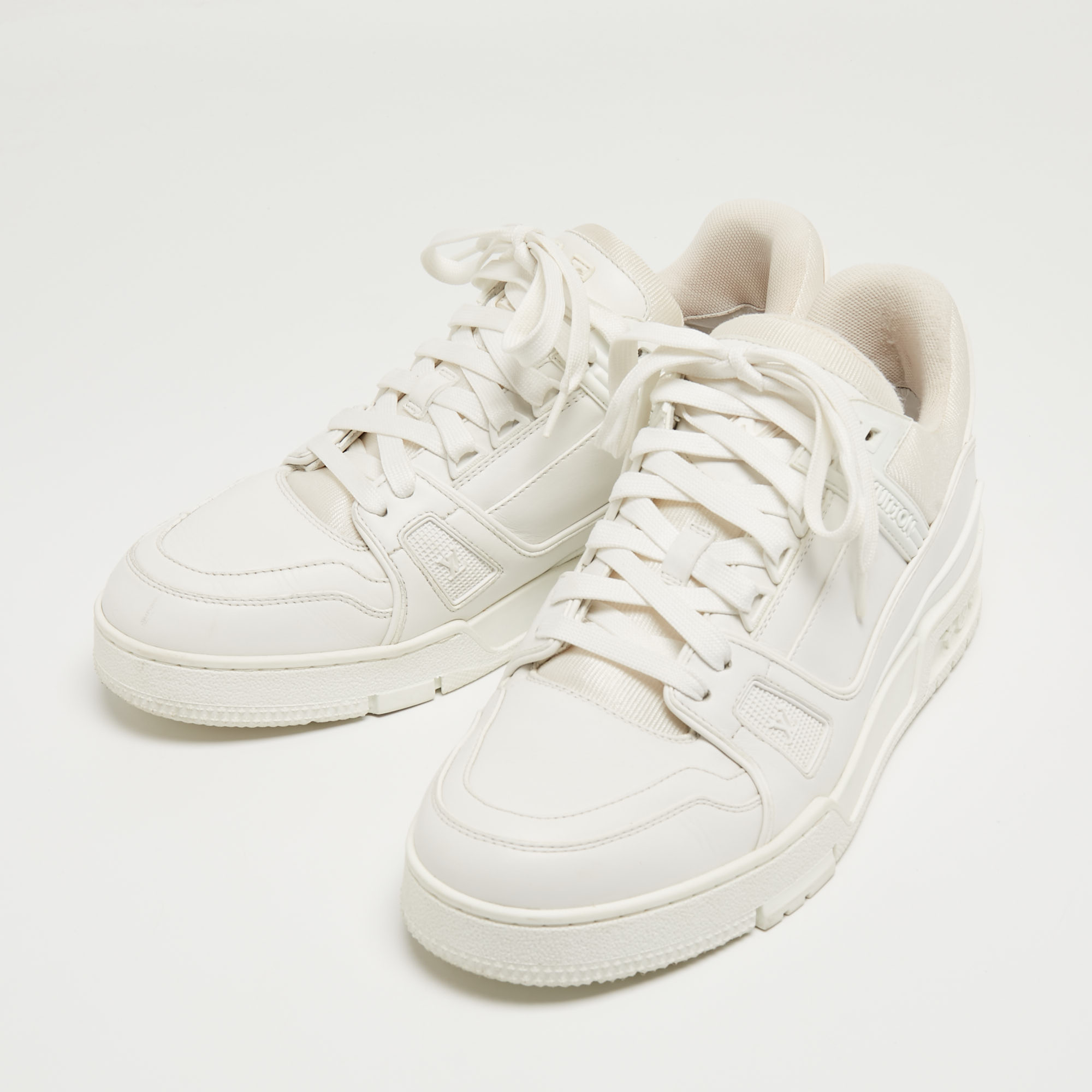 

Louis Vuitton White Leather and Fabric LV Trainer Sneakers Size