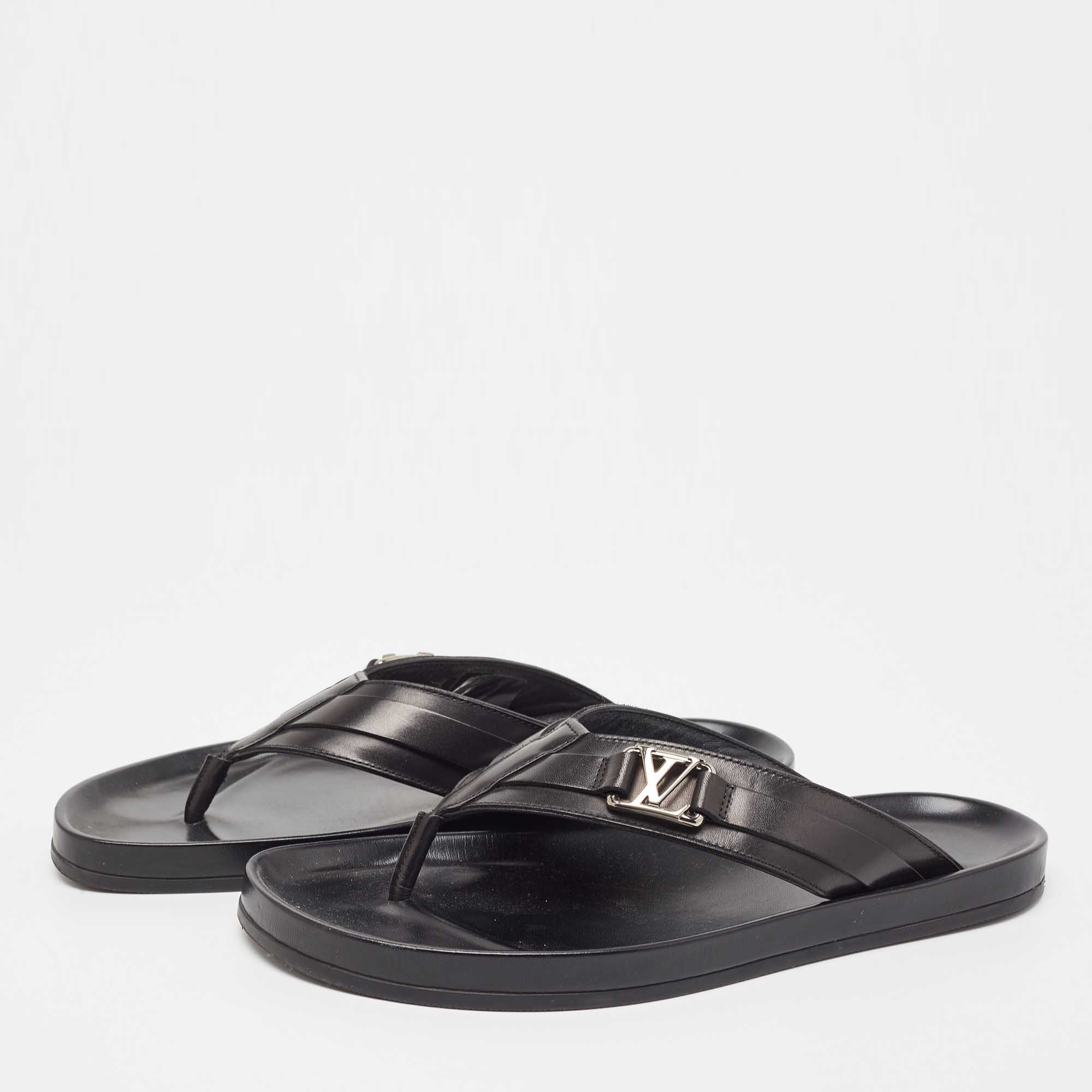 

Louis Vuitton Black Leather Thong Flat Slides Size