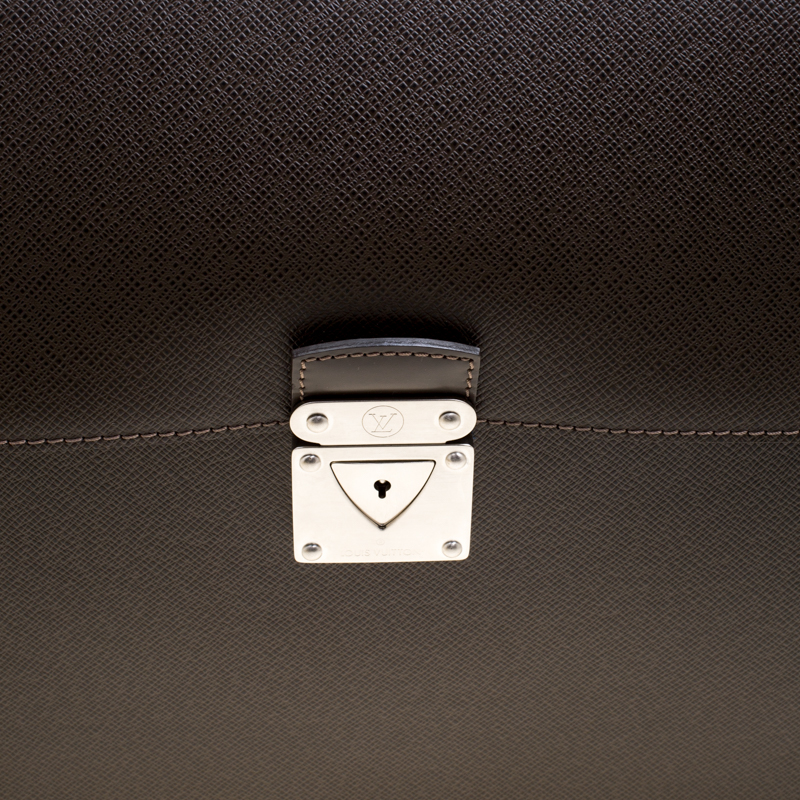 Louis Vuitton LOUS VUITTON ROBUSTO BAG 2 BRIEFCASE GREEN TAIGA LEATHER  BELLOWS ref.526049 - Joli Closet