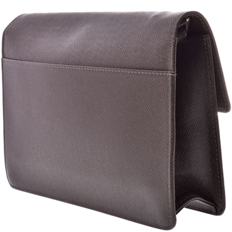 

Louis Vuitton Grizzli Taiga Leather Serenga Clutch Bag, Brown