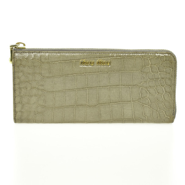 مملوكة مسبقًا Miu Miu St. Coco Lux Crocodile Embossed Leather Ziparound Wallet