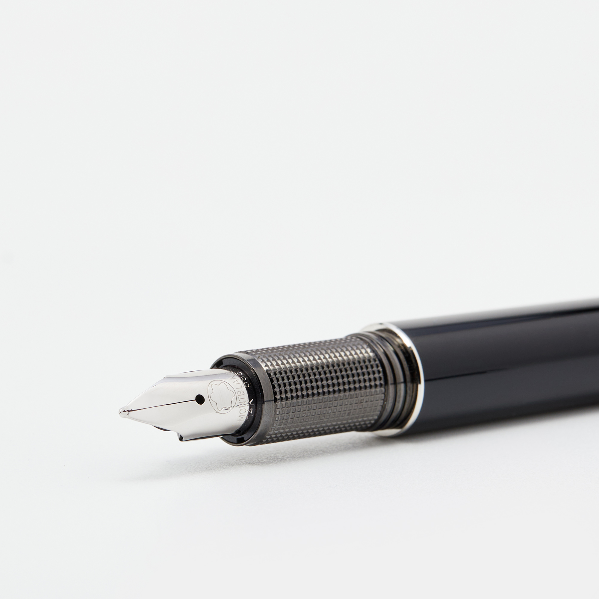 

Montblanc Black Precious Resin StarWalker Fountain Pen