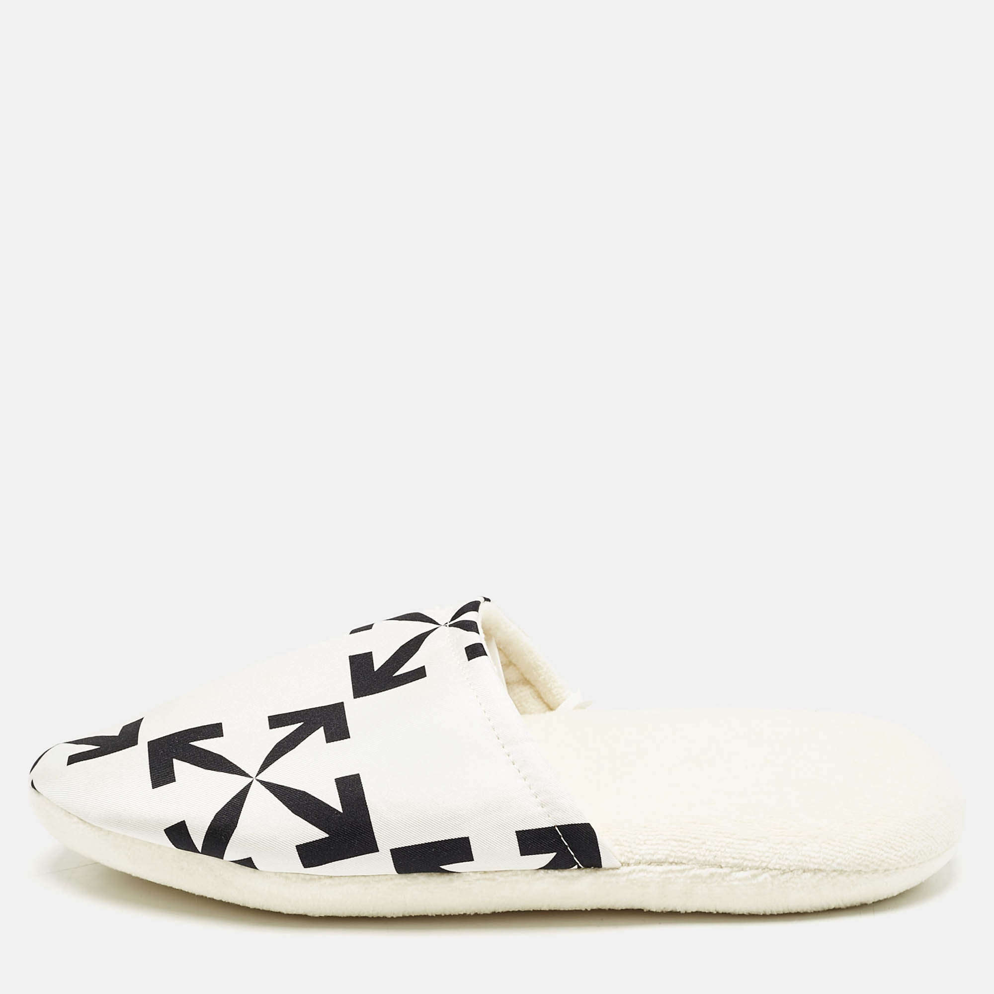 

Off-White White/Black Arrow Pattern Fabric Slippers Size