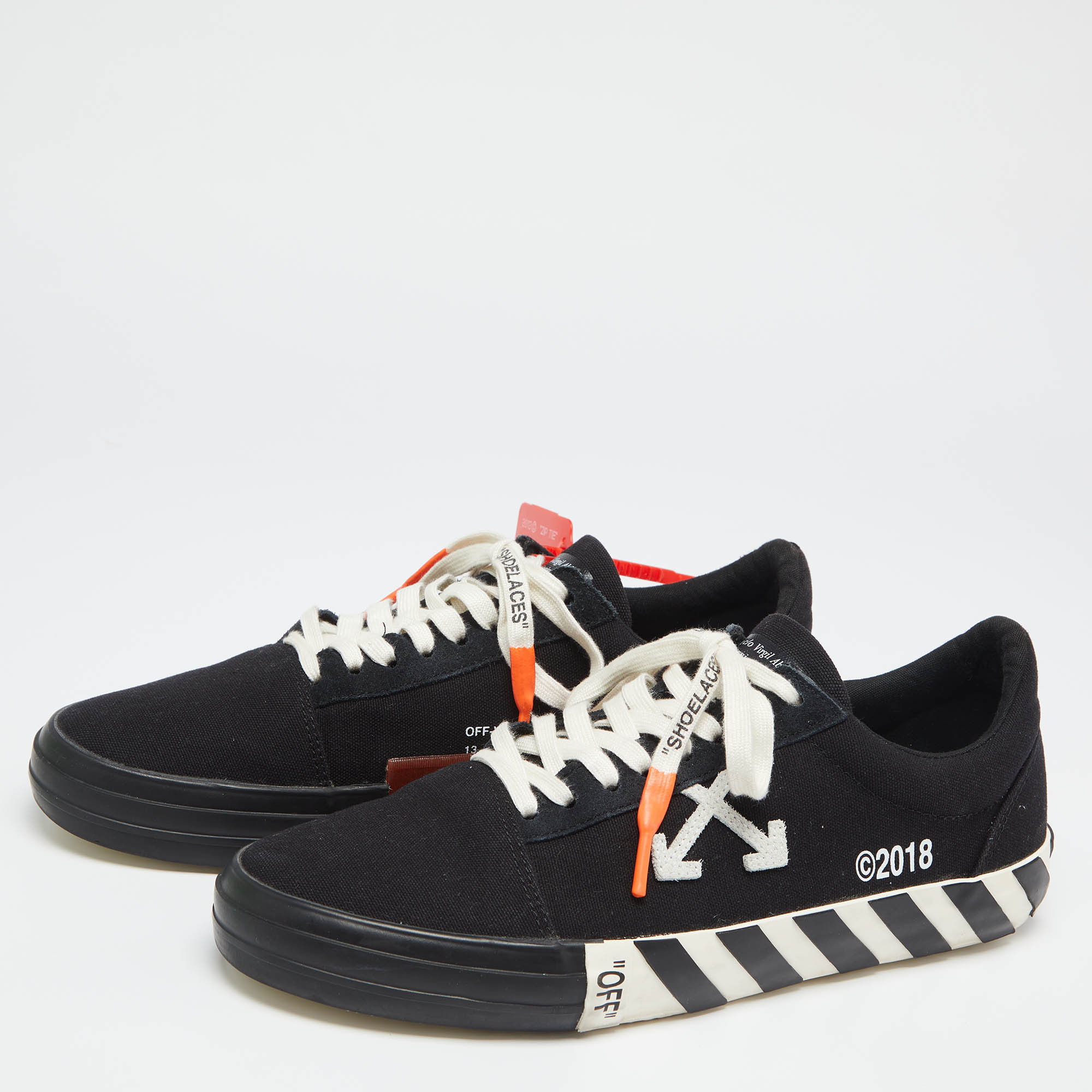 

Off-White White/Black Canvas Vulcanized Low Top Sneakers Size