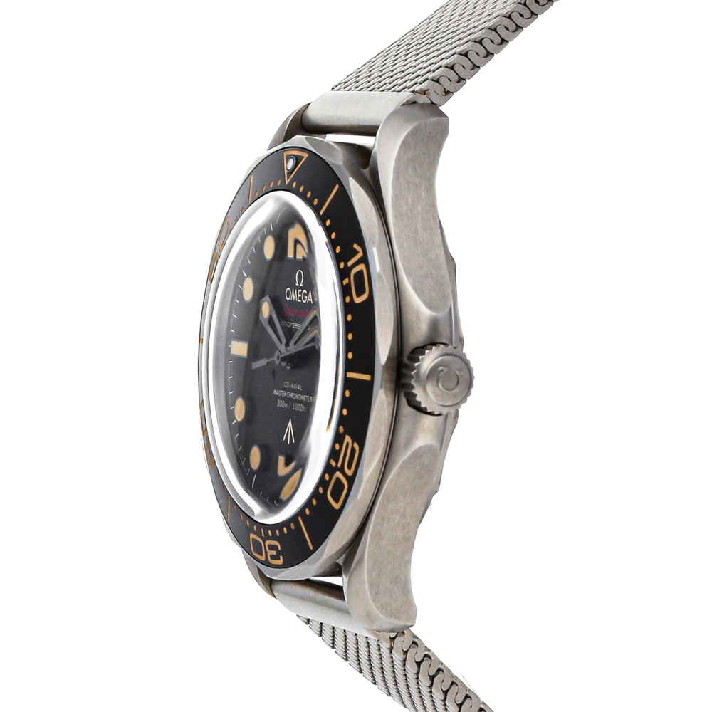 

Omega Brown Titanium Seamaster Diver 300m 007 Edition 210.90.42.20.01.001 Men's Wristwatch 42 MM