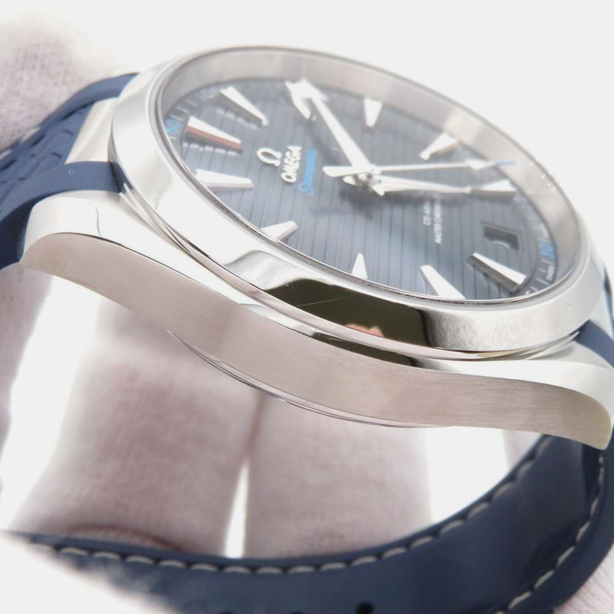 

Omega Blue Stainless Steel Seamaster Aqua Terra 220.12.41.21.03.001 Automatic Men's Wristwatch 41 mm