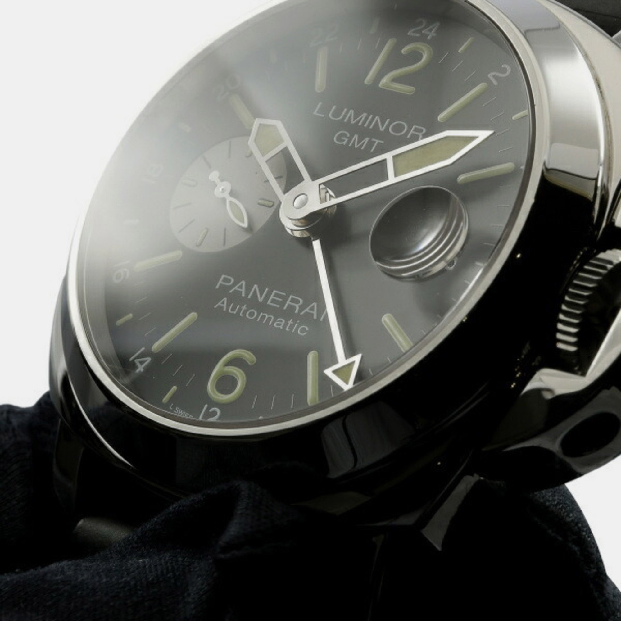 

Panerai Black Stainless Steel Luminor PAM01088 Automatic Men's Wristwatch 44 mm