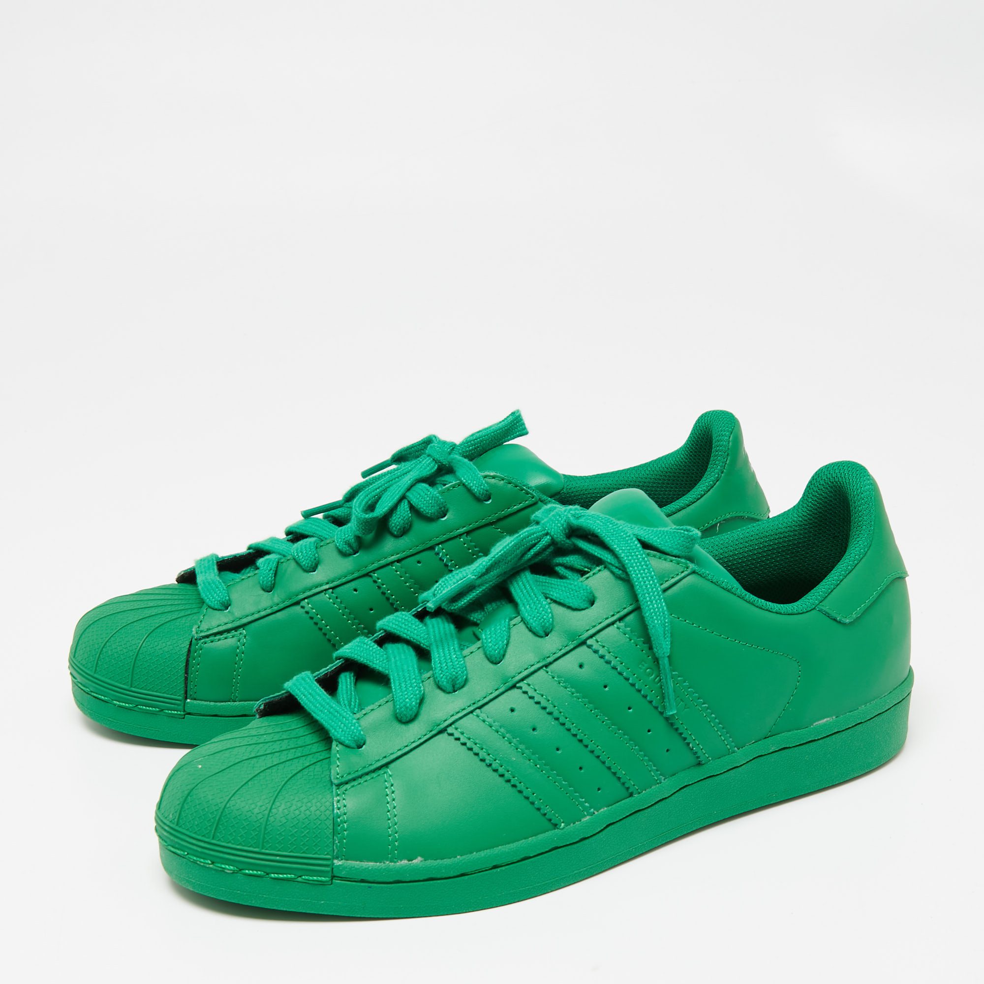 

Pharrell Williams Green Leather Pharrell Superstar Low Top Sneakers Size