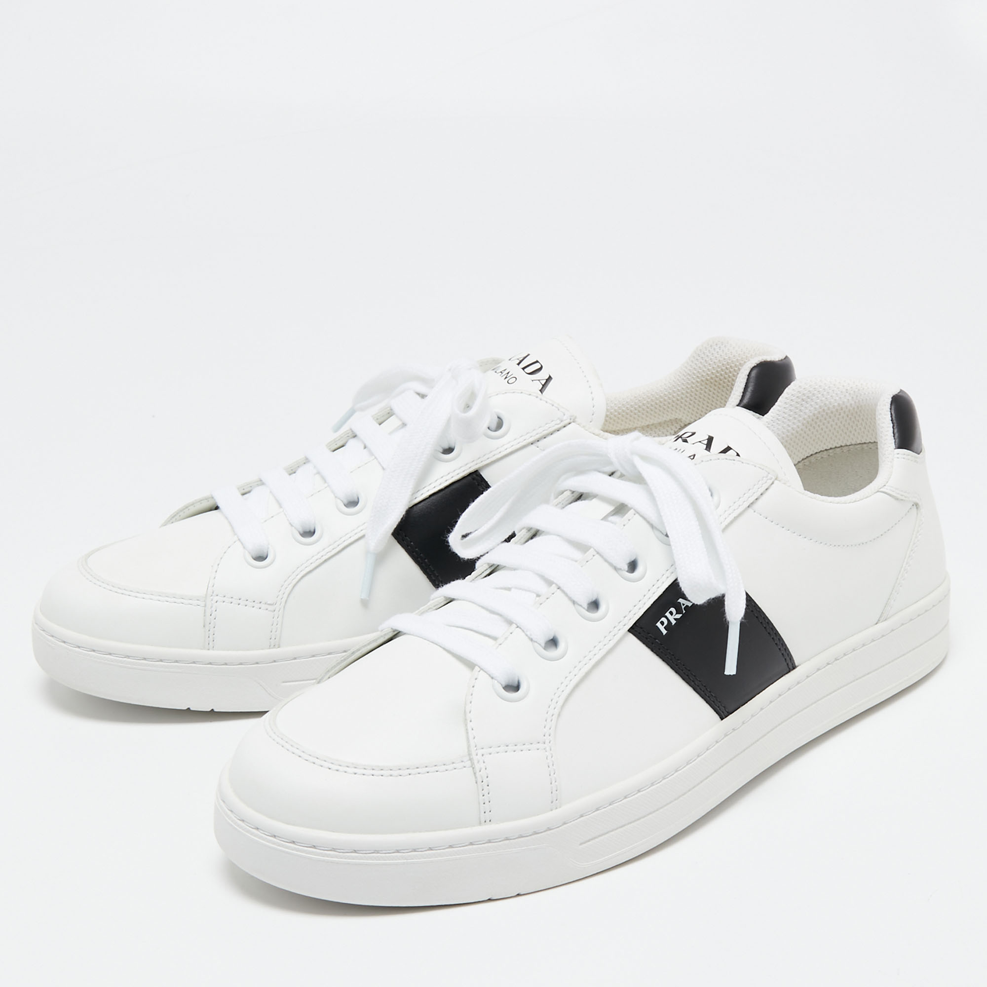 

Prada White/Black Leather Low Top Sneakers Size