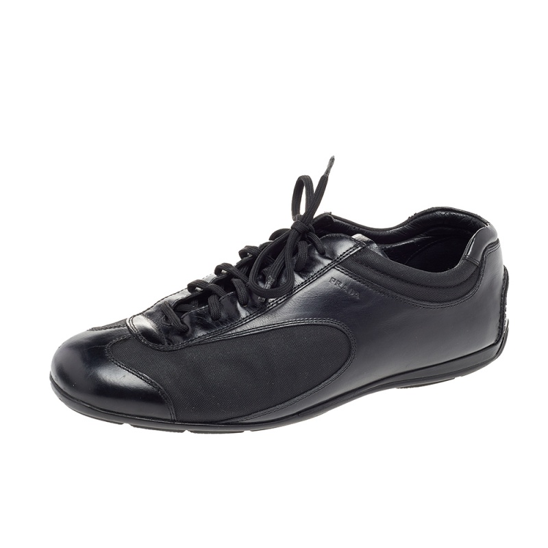 Coming in a classic low top silhouette these Prada Sport sneakers are a seamless combination of luxury comfort and style. They are made from leather and nylon in a black shade. These sneakers are designed with the labels name on the sides laced up vamps and comfortable insoles.
