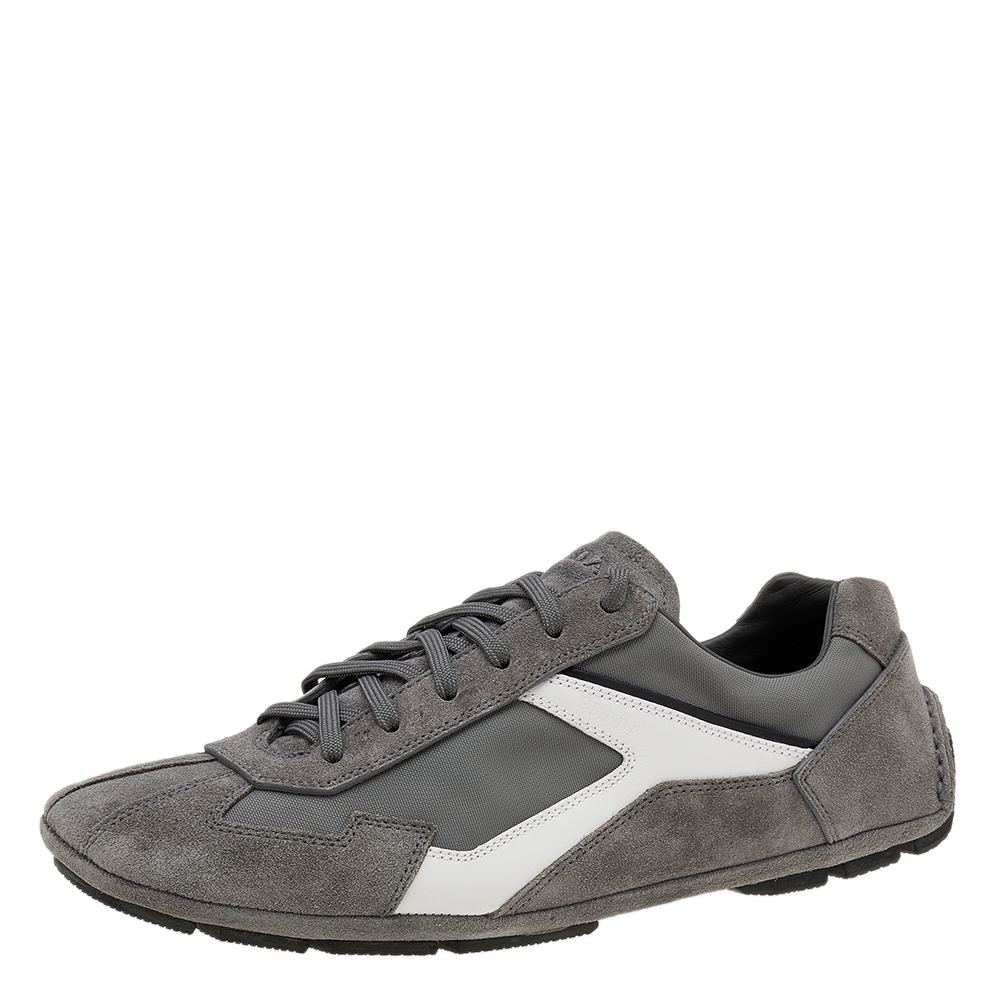 Elevate your footwear collection with these Prada Sport low top sneakers. Constructed from a mix of fine quality materials the grey pair is highlighted with the white detailing on the side and is complemented by lace up vamps and brand detailed tongues. The durable leather and rubber sole complete the creation.