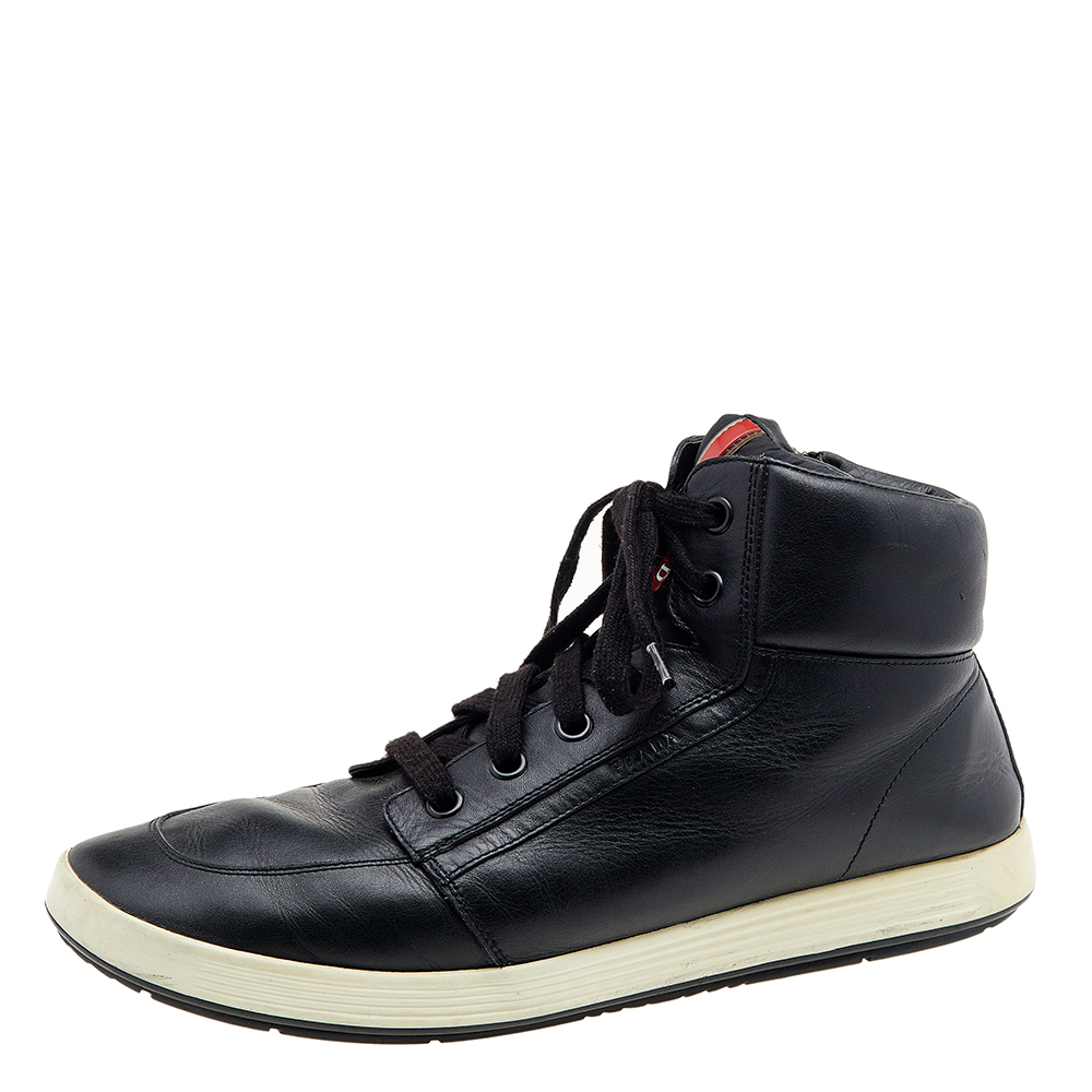 Coming in a high top silhouette these Prada Sport sneakers are a seamless combination of luxury comfort and style. They are made from leather in a black shade. These sneakers are designed with logo details laced up vamps and comfortable insoles.
