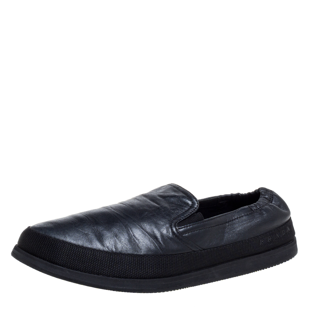 This smart pair of slip on sneakers designed by Prada gives you a perfect casual look with its black hue. It is very easy to slip into and the outer soles offer a good grip. The elastic panel on the counters makes it very comfortable to wear and the complementing midsoles make it even more stylish.