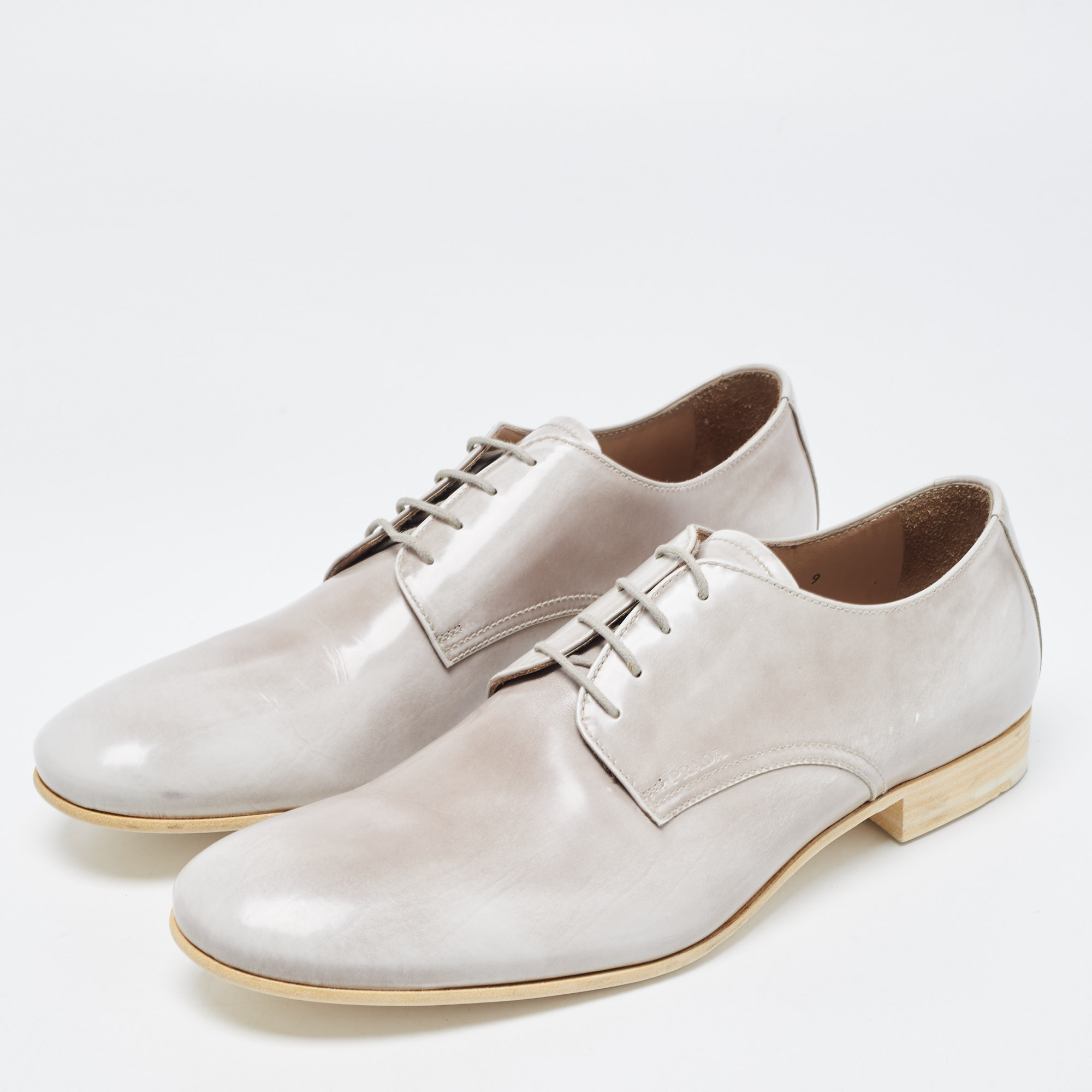 

Prada Grey Patent Leather Lace Up Oxfords Size