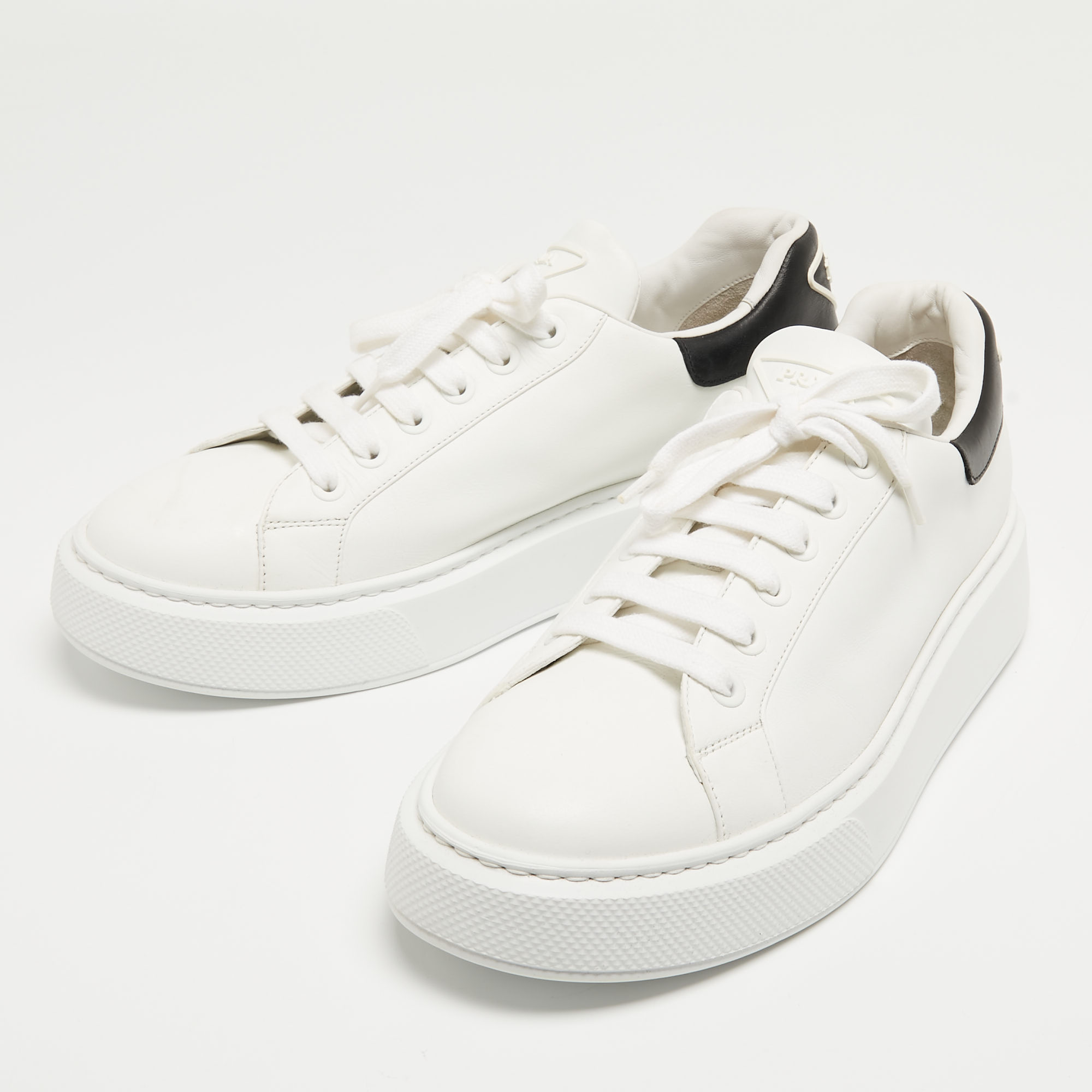 

Prada White/Black Leather Macro Low Top Sneakers Size