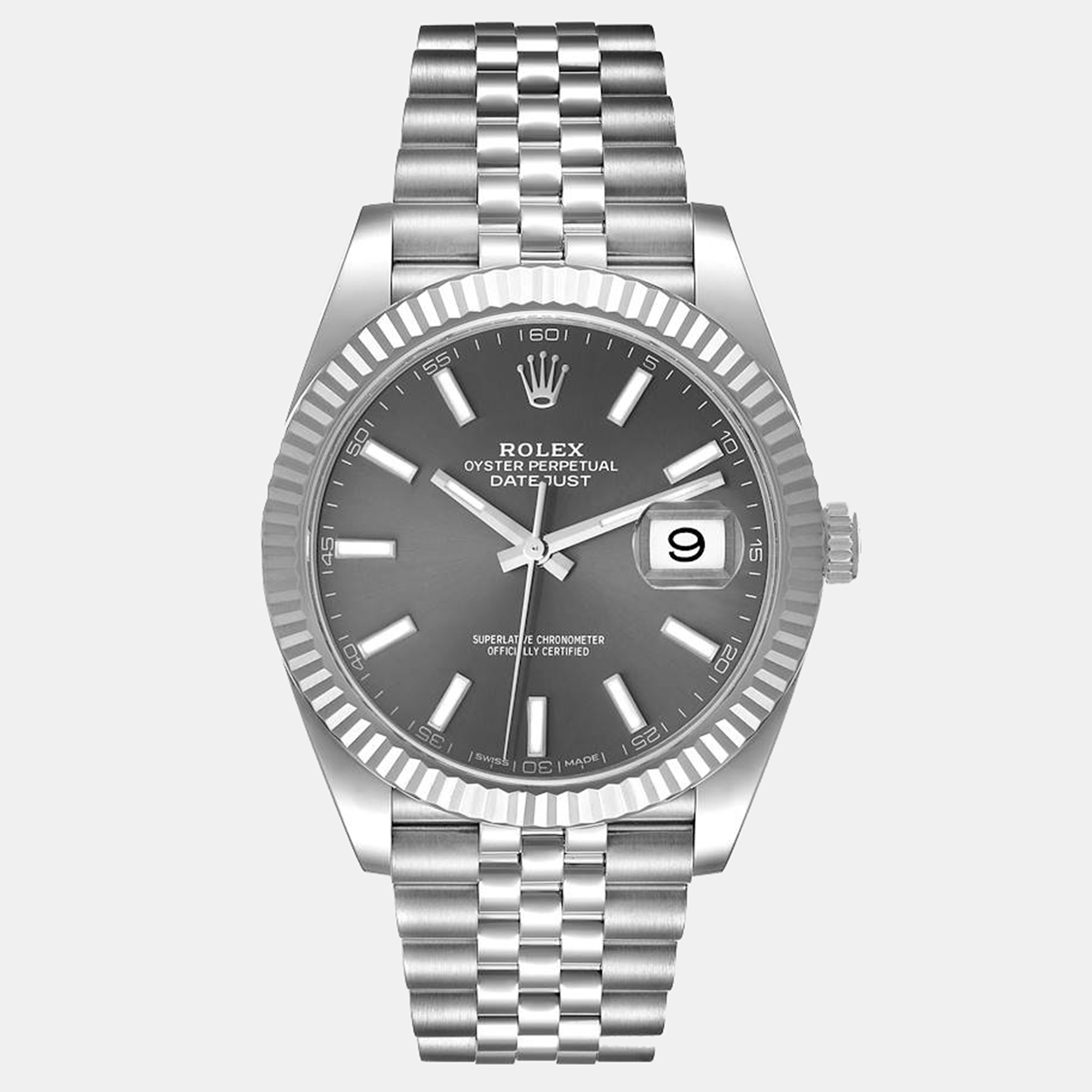 For classic elegance with a sophisticated flair go for this stylish Rolex Datejust wristwatch. The watch pairs a rhodium dial featuring luminescent hands and indexes and a date window with a stainless steel case and an 18K white gold fluted bezel. It is secured by a stainless steel bracelet.