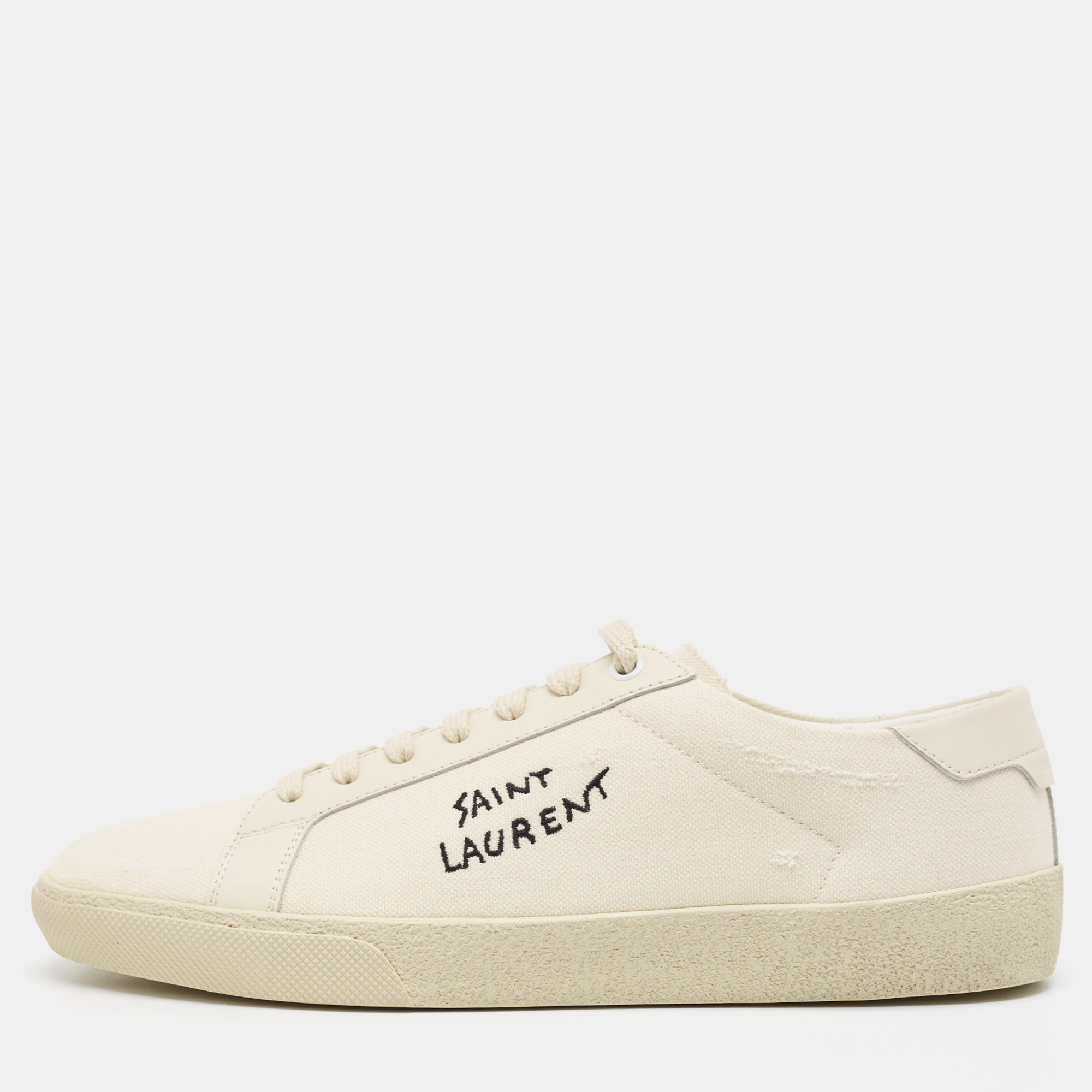 Coming in a classic silhouette these designer sneakers are a seamless combination of luxury comfort and style. These sneakers are designed with signature details and comfortable insoles.