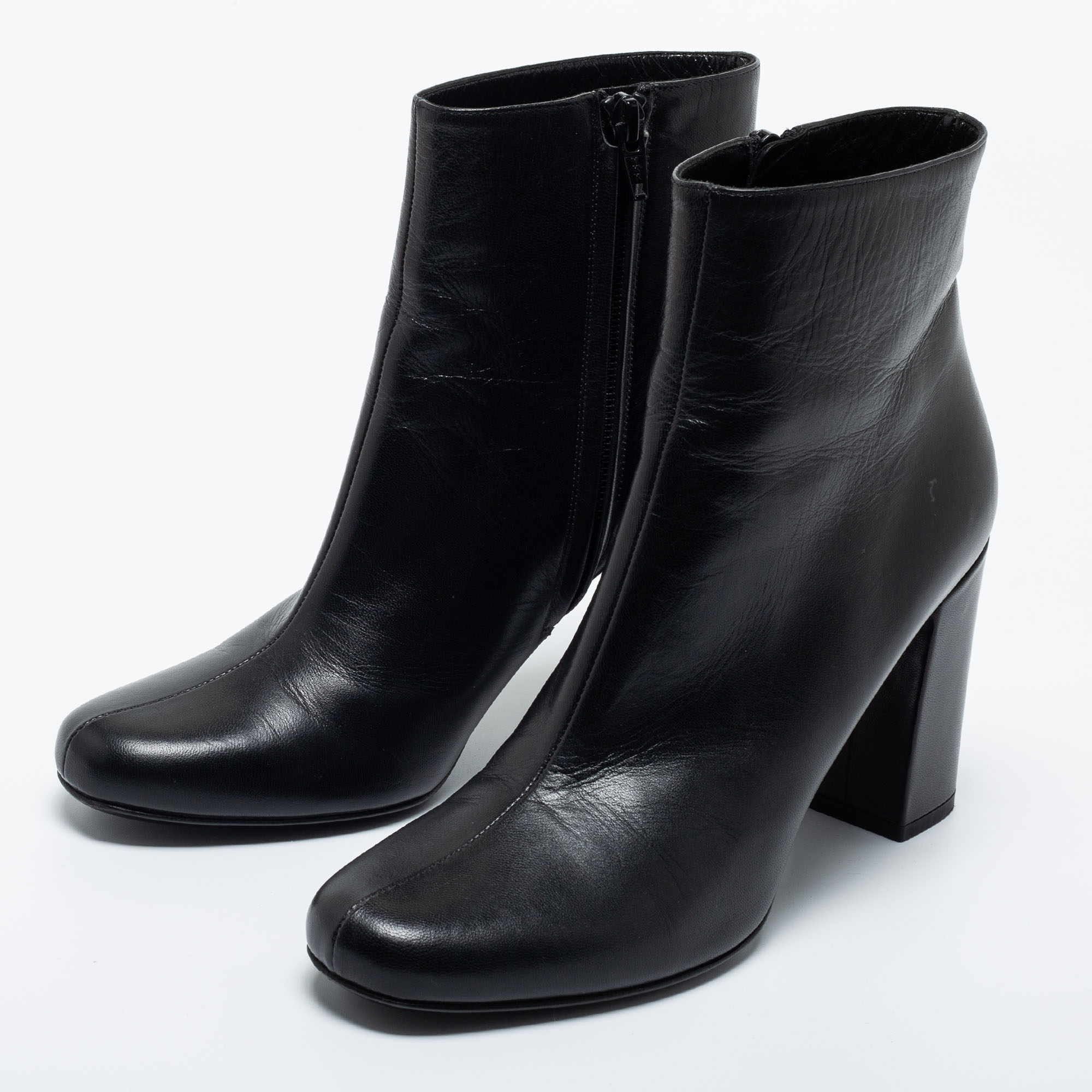 

Saint Laurent Black Leather Ankle Boots Size