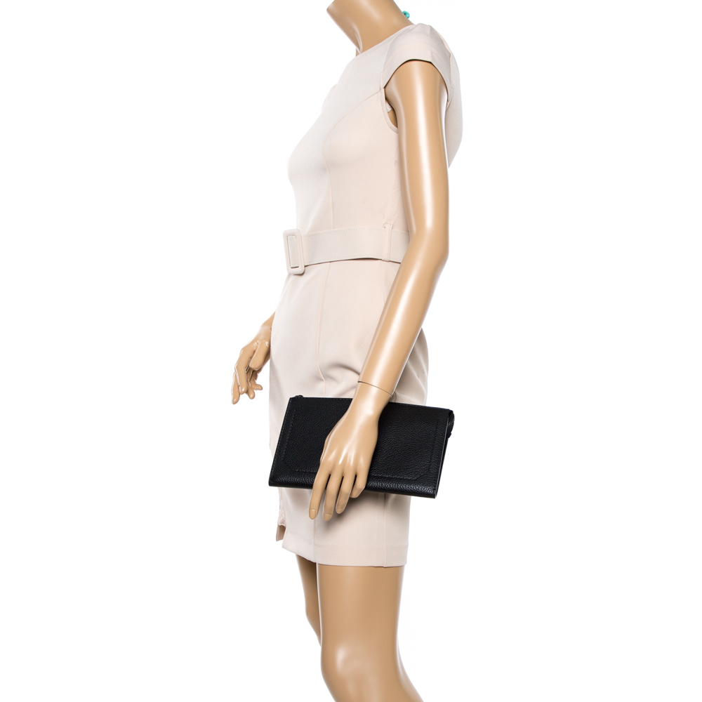 

Salvatore Ferragamo Black Leather Zip Clutch