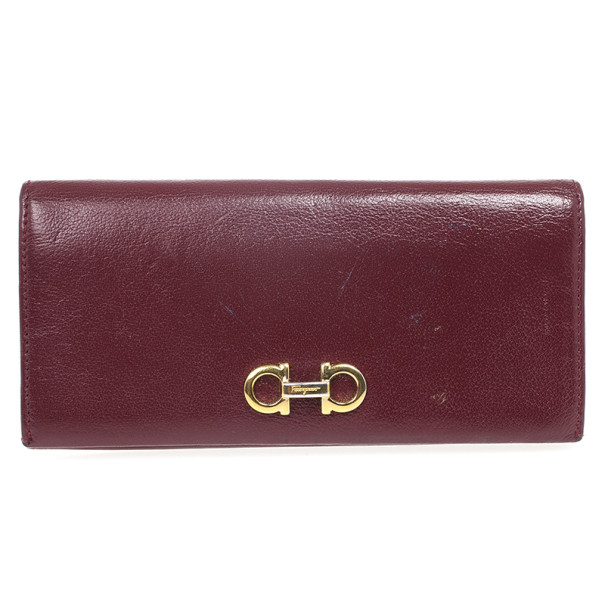 مملوكة مسبقًا Salvatore Ferragamo Gancini Bordeaux Continental Wallet