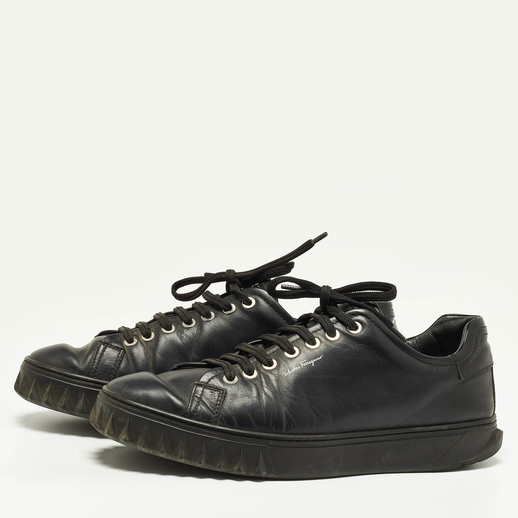 

Salvatore Ferragamo Black Leather Low Top Sneakers Size