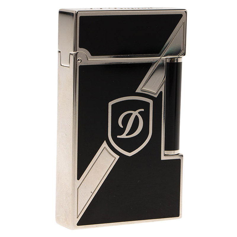 

S.T. Dupont Black Lacquer Classic Lighter, Silver