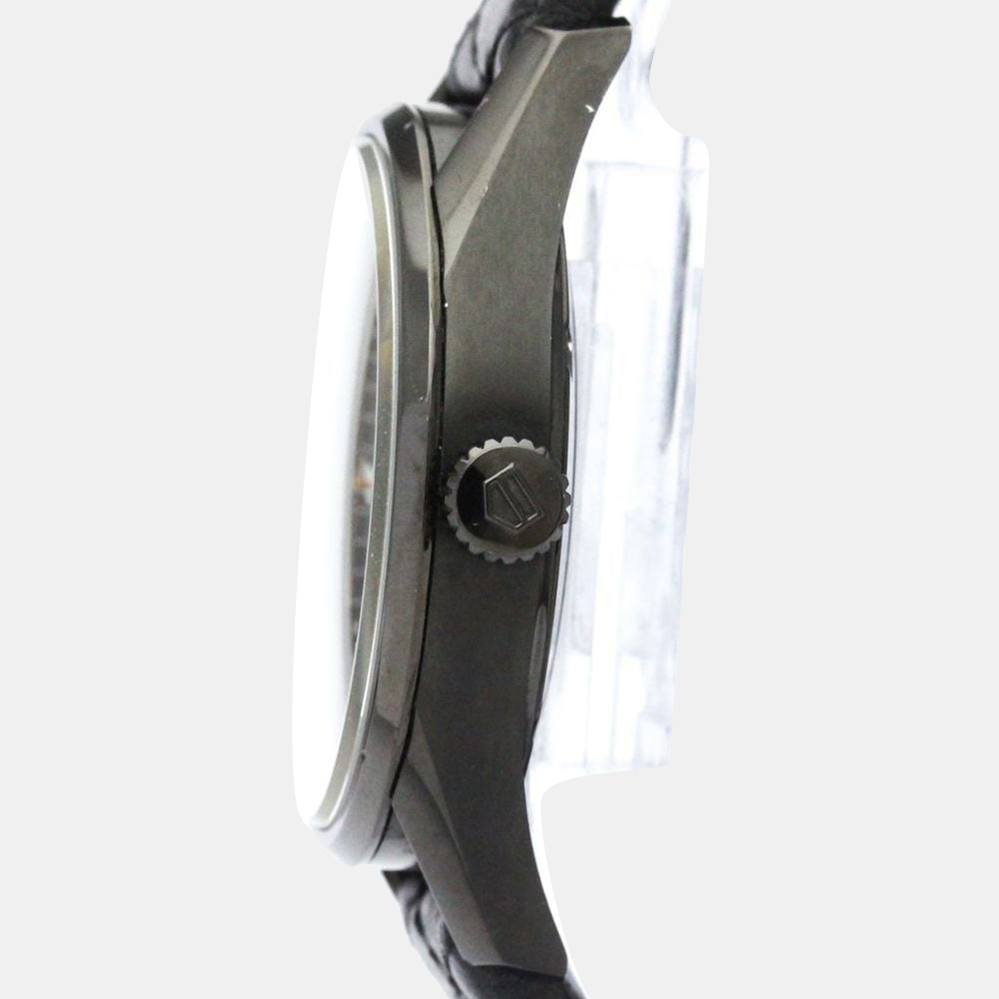 

Tag Heuer Black Stainless Steel Carrera WAR1113 Men's Wristwatch 39 mm