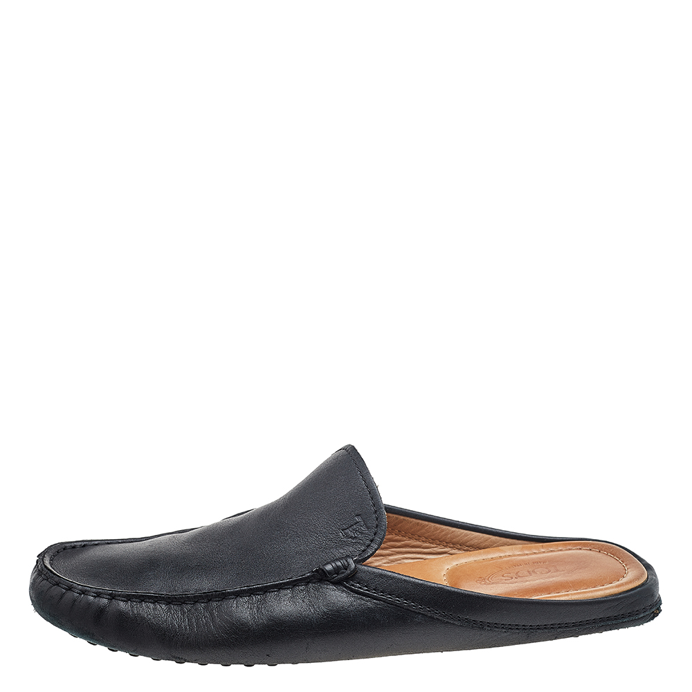 

Tod’s Black Leather Flat Mules Size