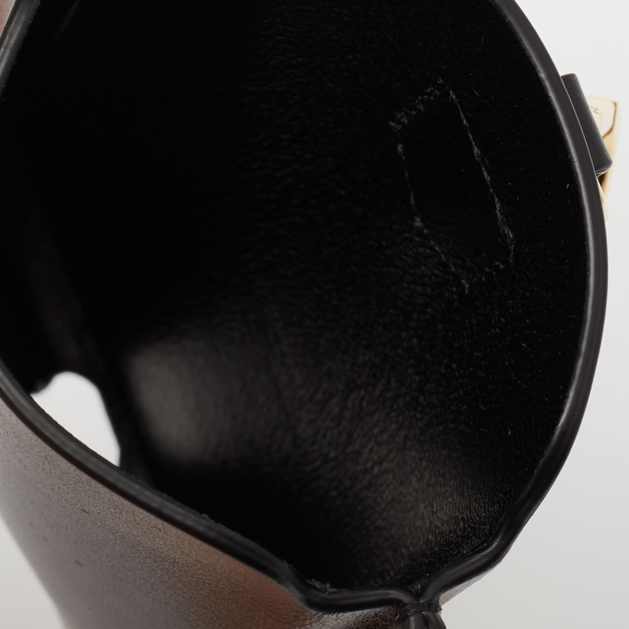 

Tom Ford Black Leather iPhone Case With Neck Strap