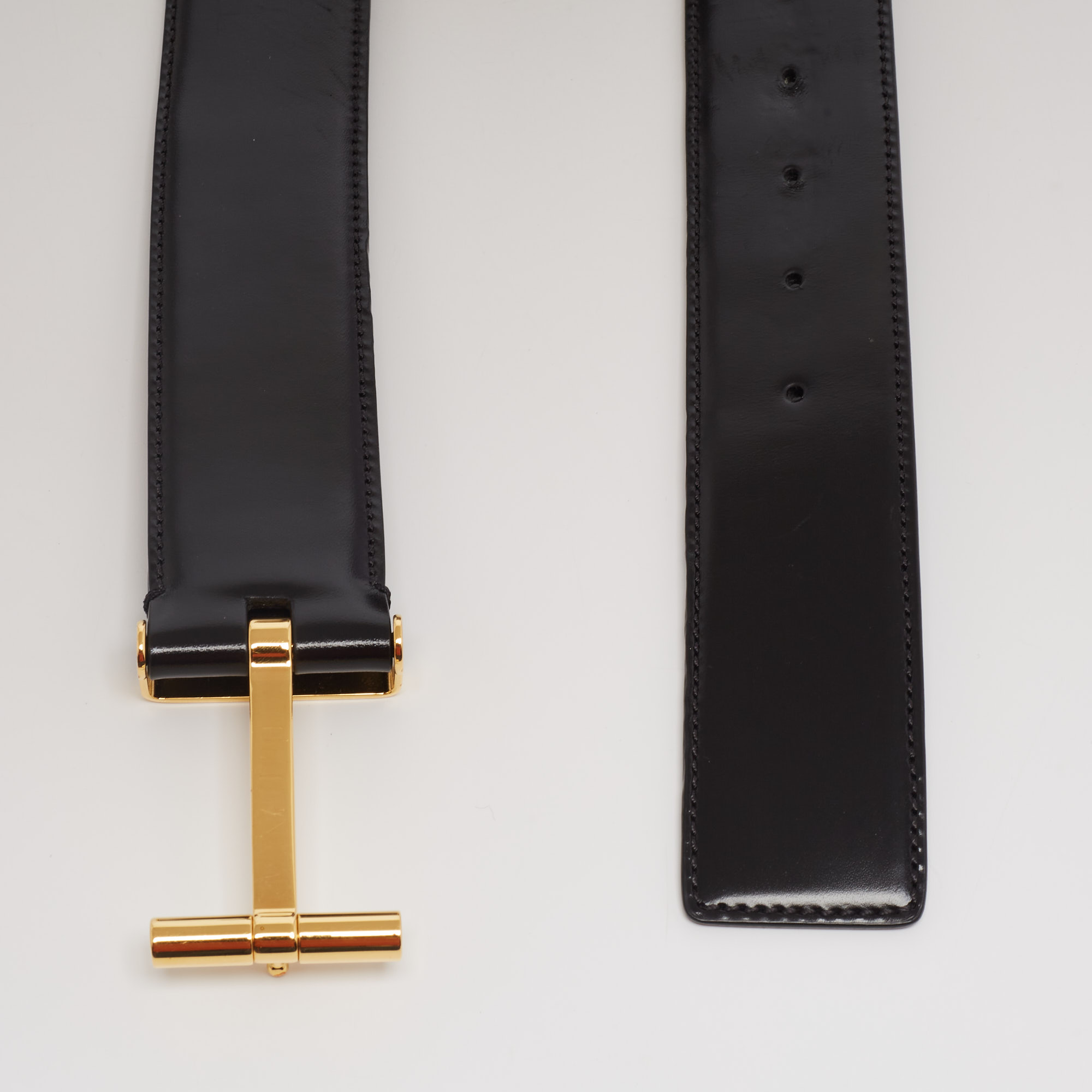 

Tom Ford Black Leather Logo Buckle Belt