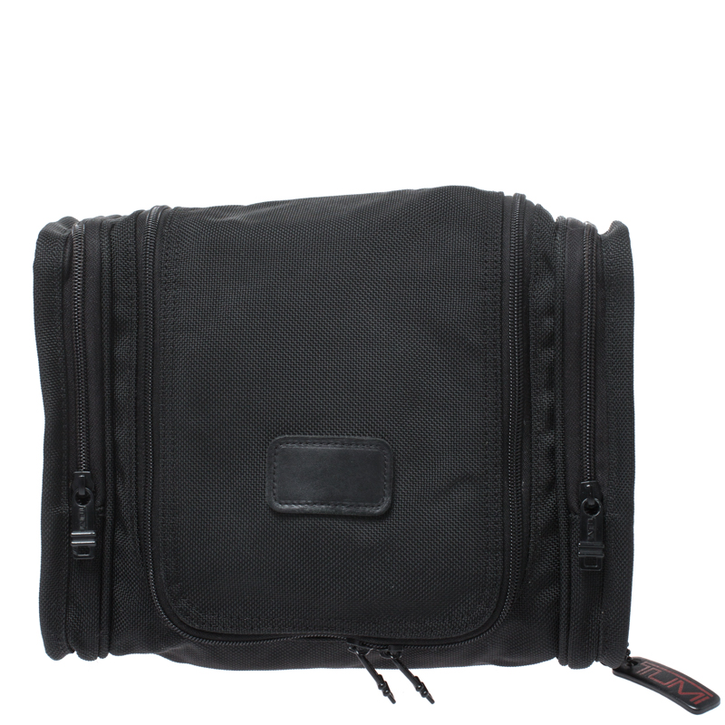 tumi men clutch