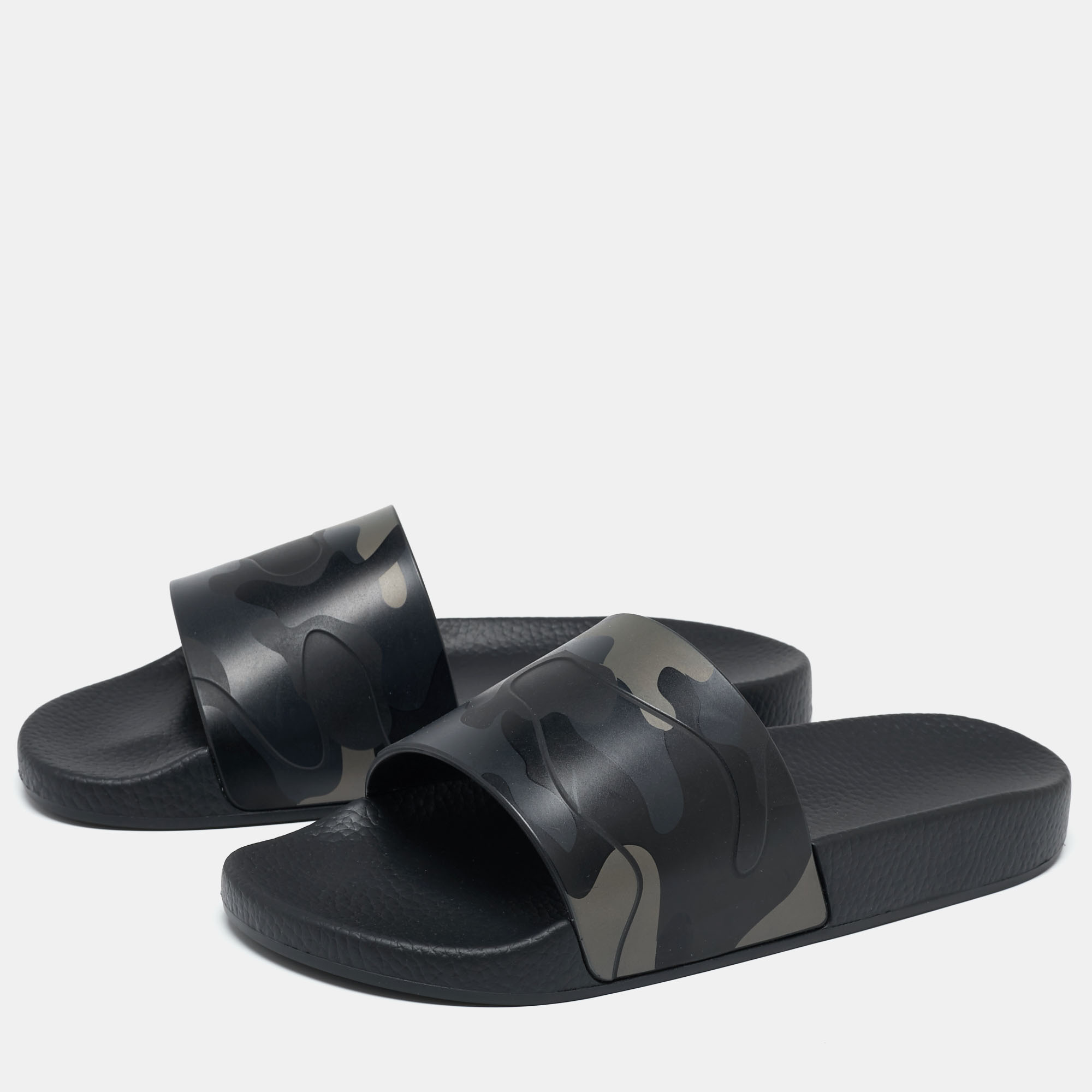 

Valentino Black Camo Print Rubber Flat Slides Size
