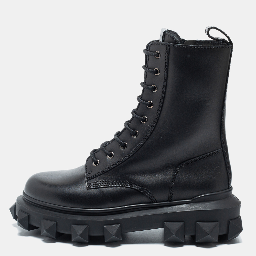 مملوكة مسبقًا Valentino Black Leather Trackstud Combat Boots Size 40.5