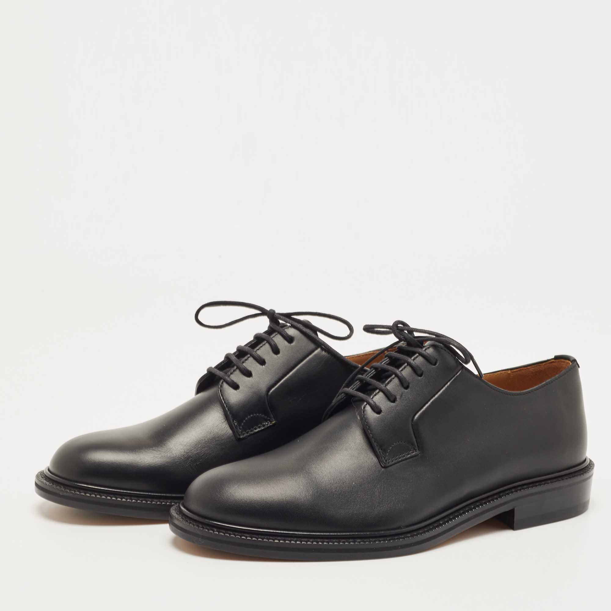 

Valentino Black Leather Lace Up Derby Size