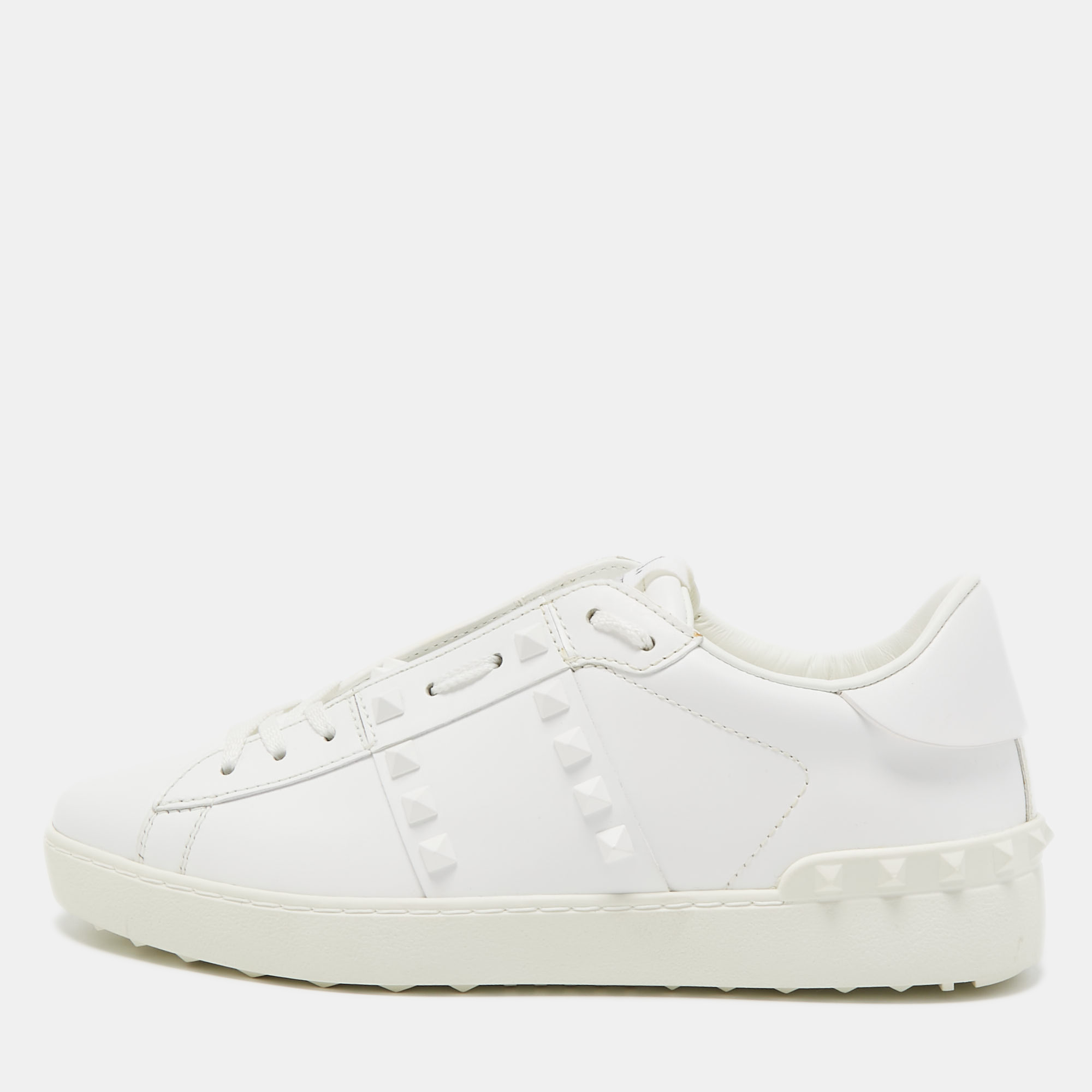 مملوكة مسبقًا Valentino White Leather Rockstud Untitled Sneakers Size 41.5