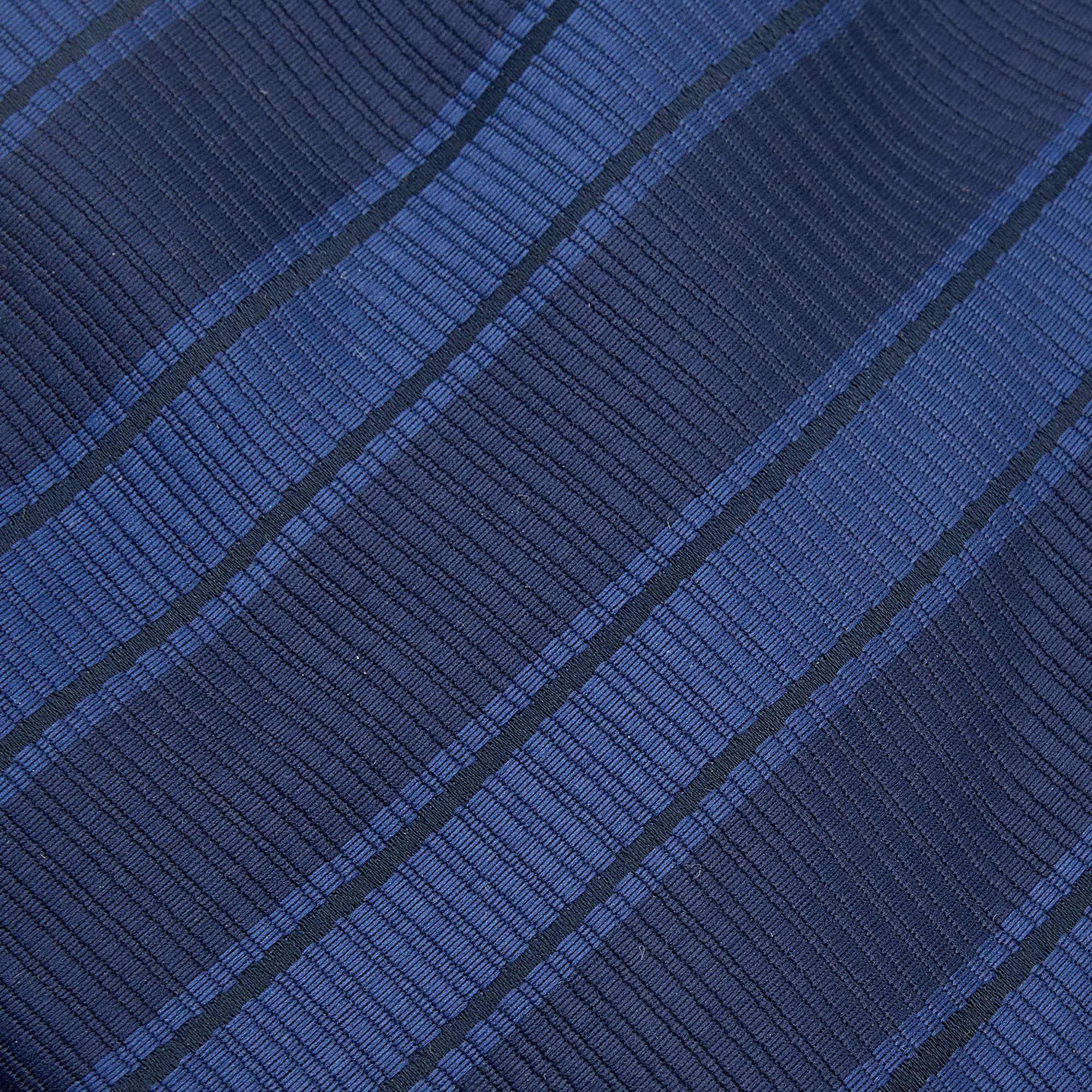 

Valentino Navy Blue Diagonal Striped Traditional Silk Tie