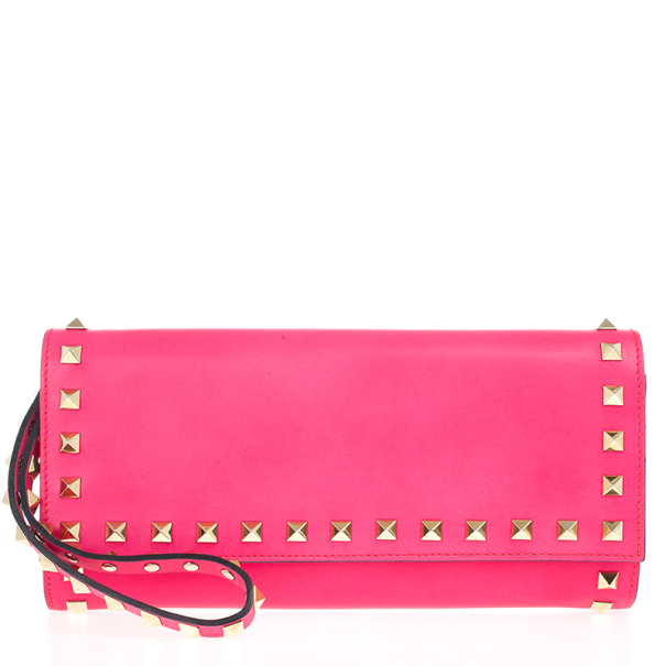 مملوكة مسبقًا Valentino Fuchsia Leather Rockstud Flap Wallet