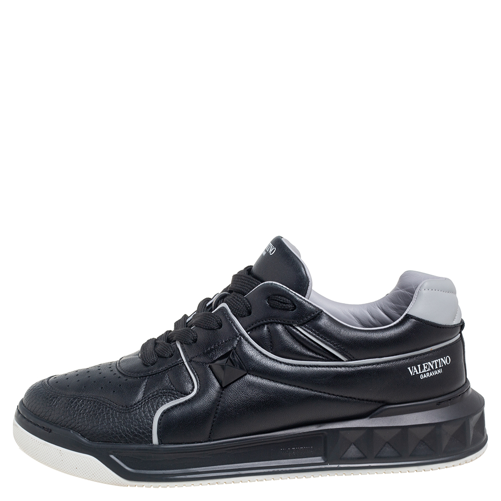 

Valentino Black Leather One Stud Low-Top Sneakers Size