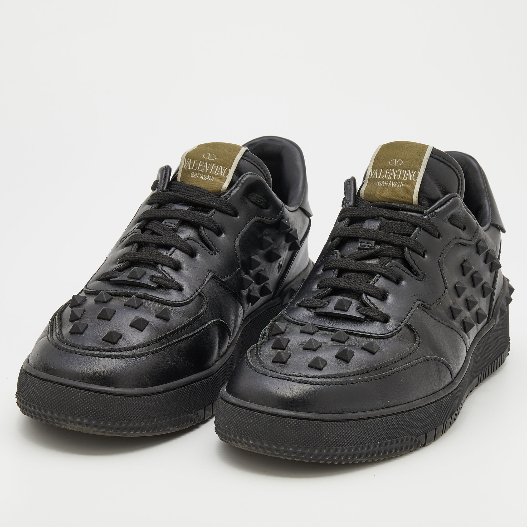 

Valentino Black Leather Rockstud Low Top Sneakers Size