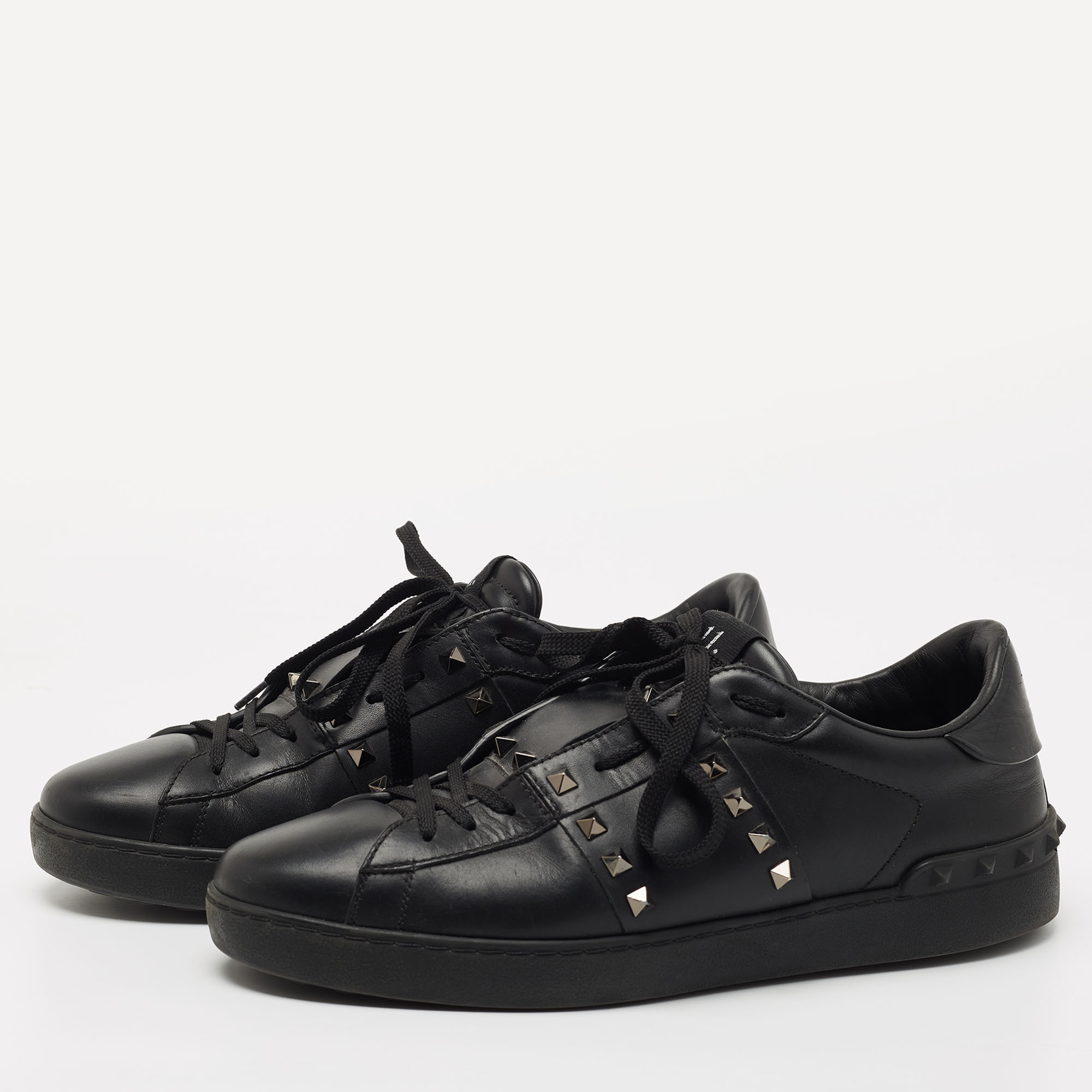 

Valentino Black Leather Rockstud Low Top Sneakers Size