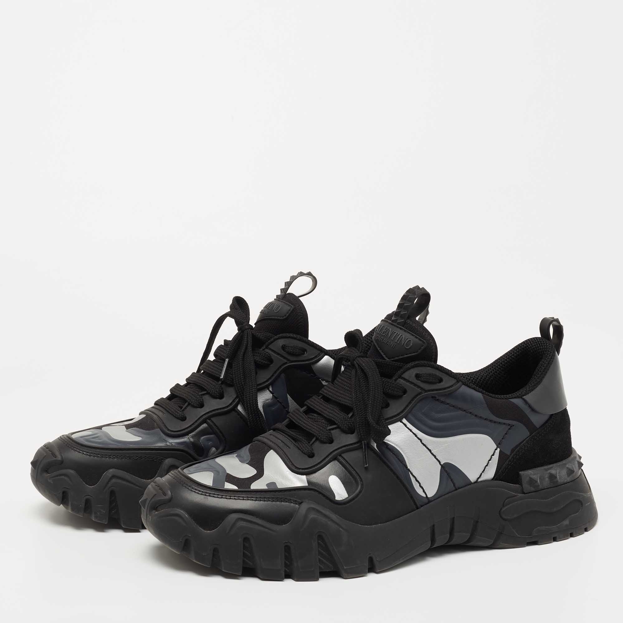 

Valentino Black/Grey Suede And Leather Rockrunner Low Top Sneakers Size