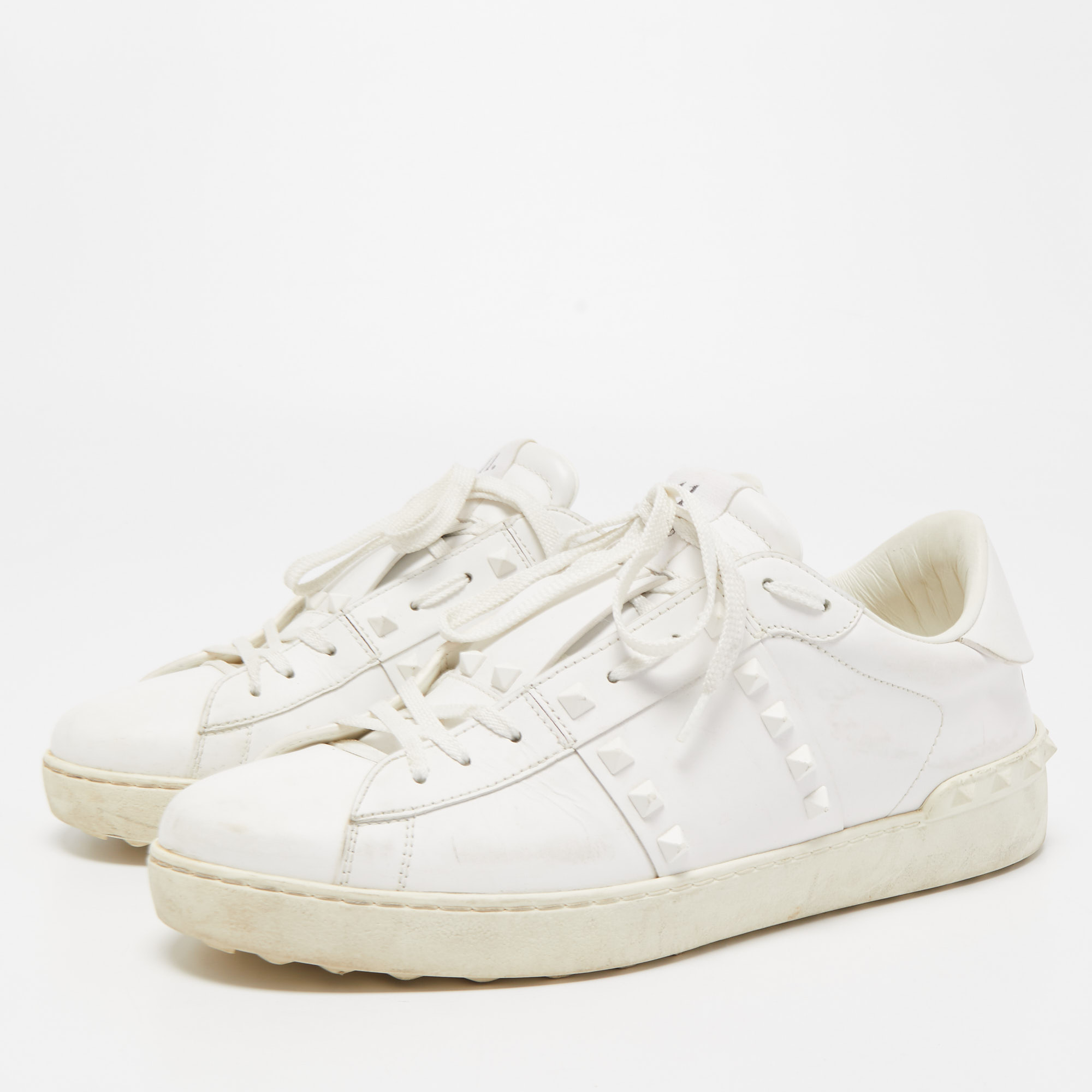 

Valentino White Leather Studded Low Top Sneakers Size