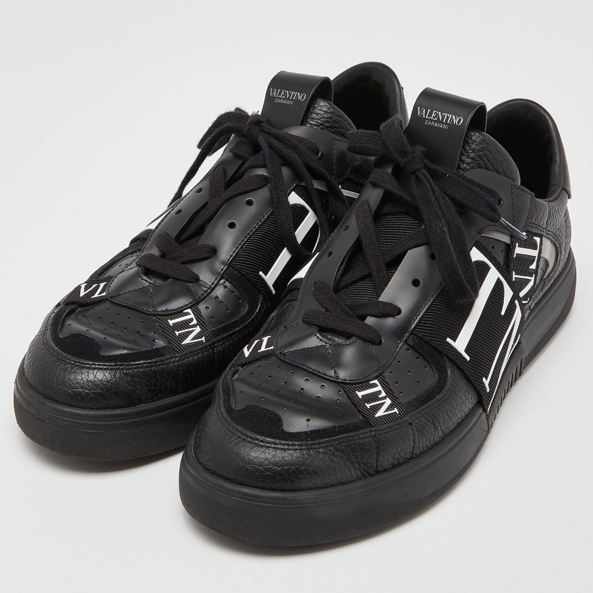 

Valentino Black/White Leather VLTN Rockstud Low Top Sneakers Size