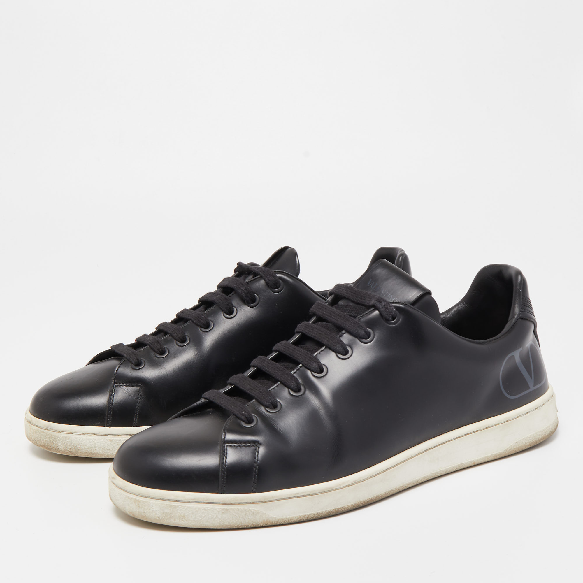 

Valentino Black Leather V Logo Low Top Sneakers Size
